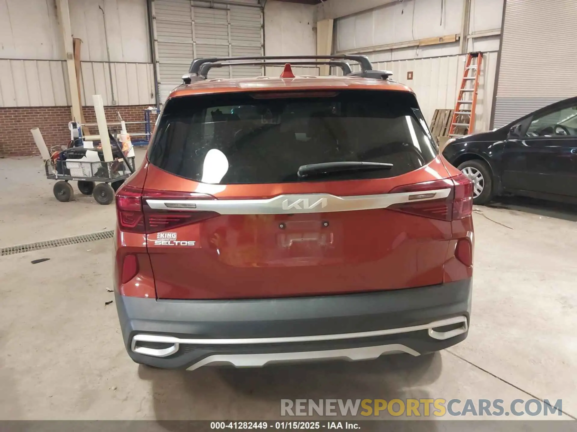 17 Photograph of a damaged car KNDETCA20P7356500 KIA SELTOS 2023