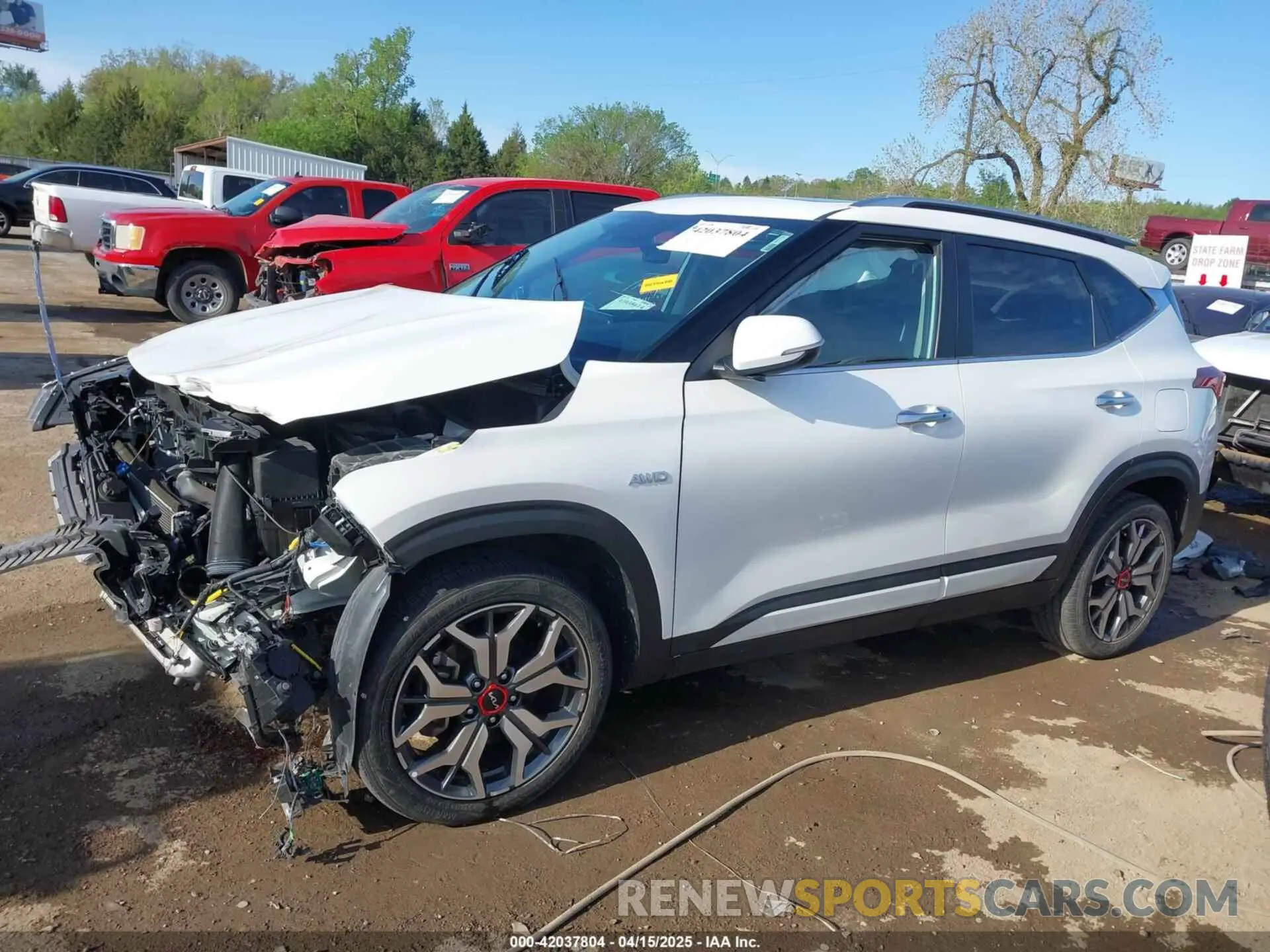 14 Photograph of a damaged car KNDETCA24P7380198 KIA SELTOS 2023