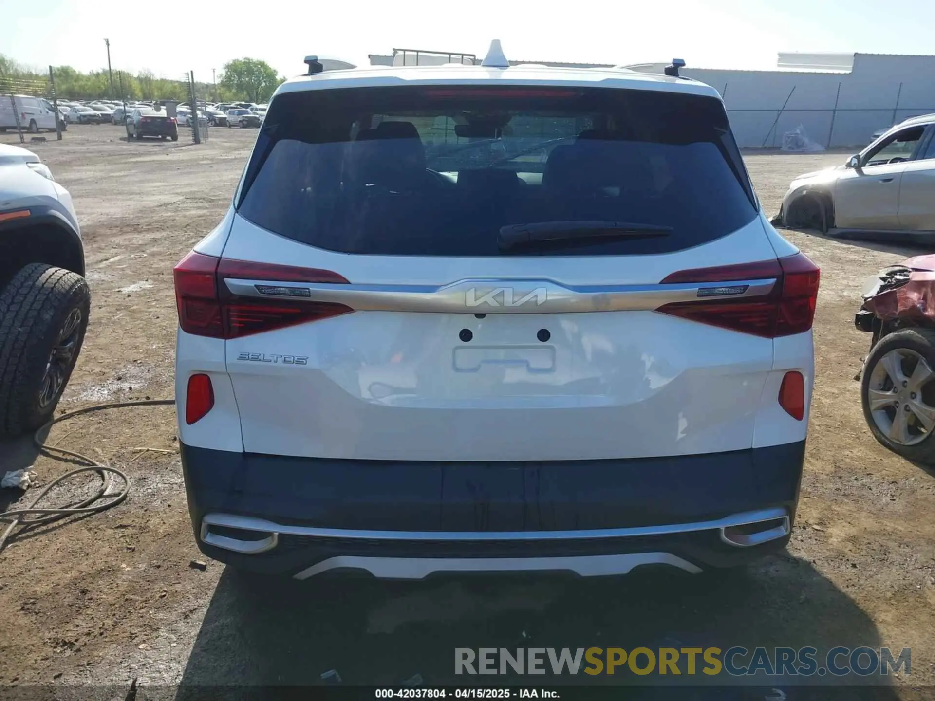 16 Photograph of a damaged car KNDETCA24P7380198 KIA SELTOS 2023