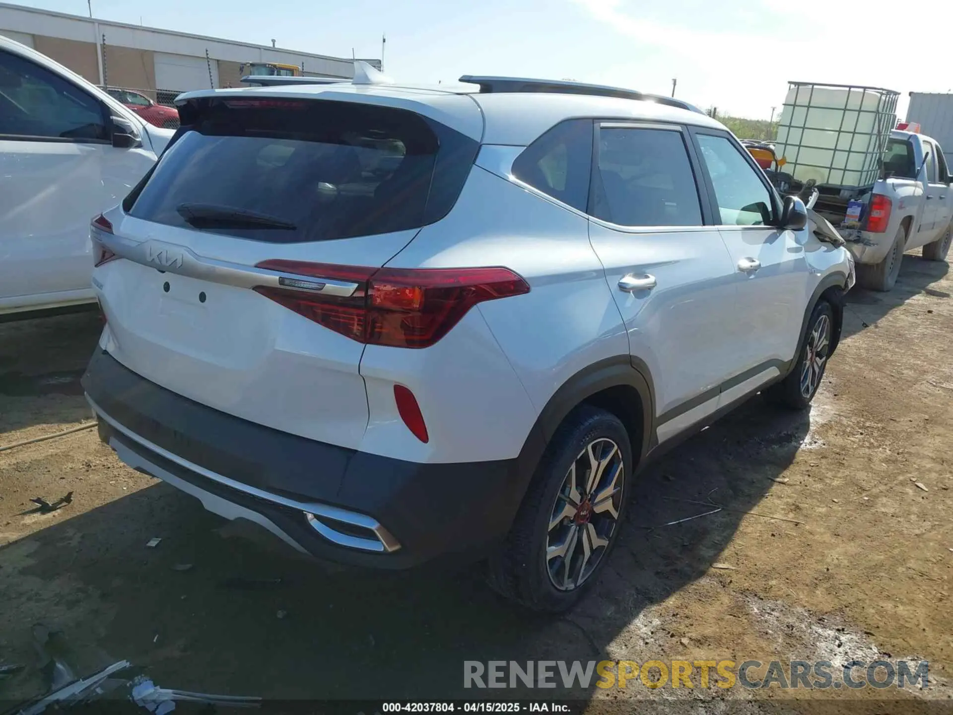 4 Photograph of a damaged car KNDETCA24P7380198 KIA SELTOS 2023