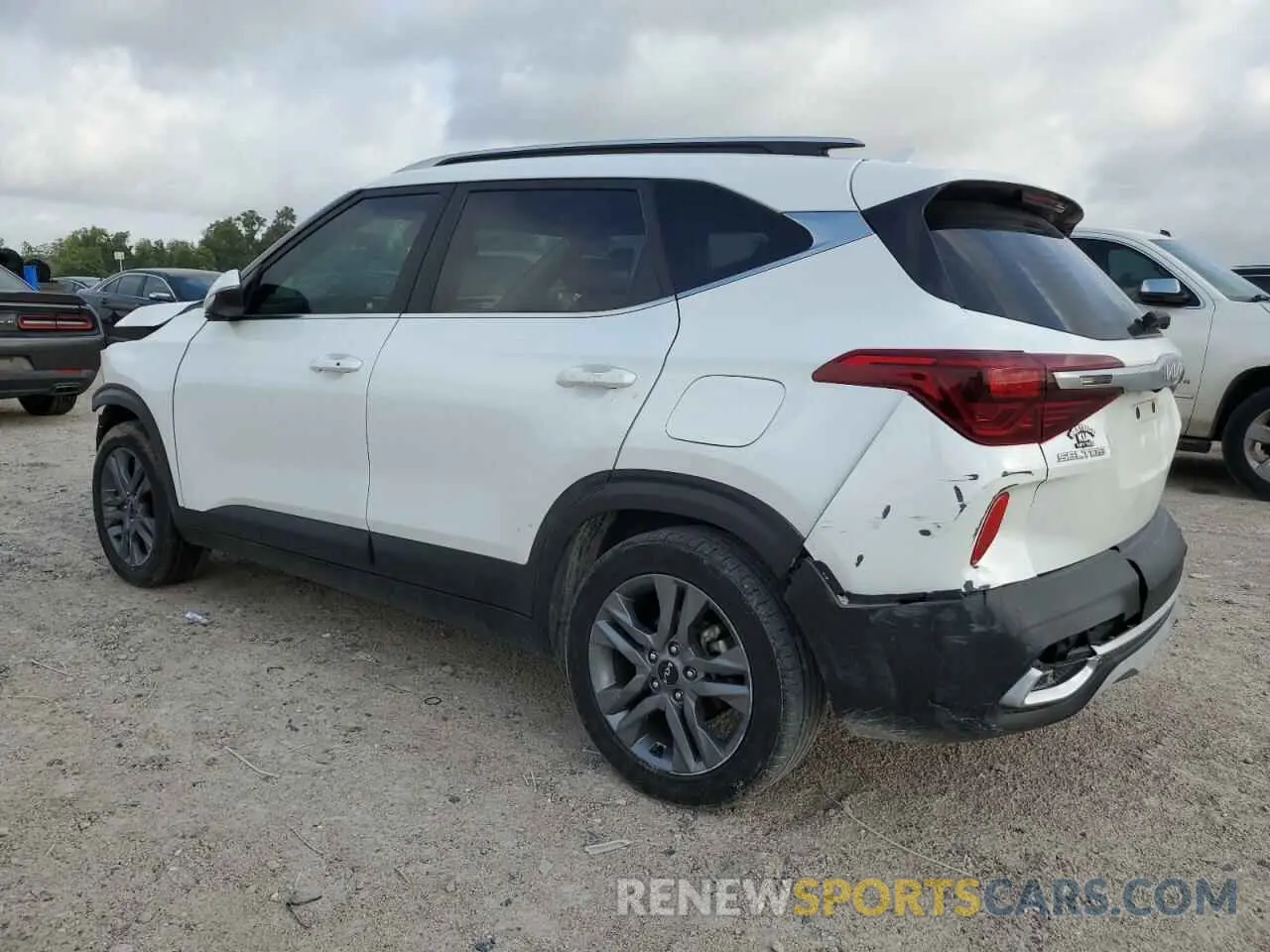 2 Photograph of a damaged car KNDEU2AA0P7392640 KIA SELTOS 2023