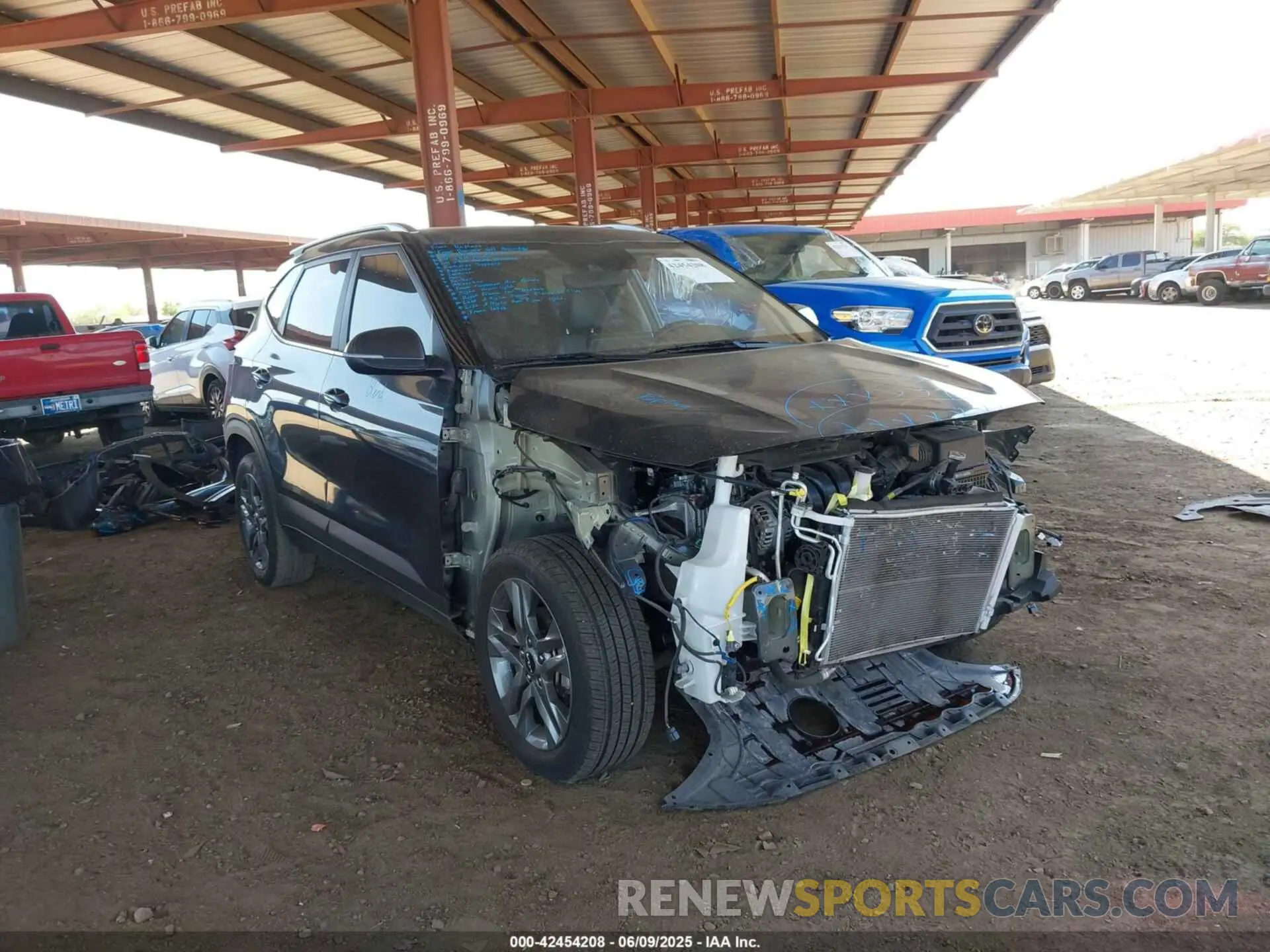 1 Photograph of a damaged car KNDEU2AA1P7387768 KIA SELTOS 2023