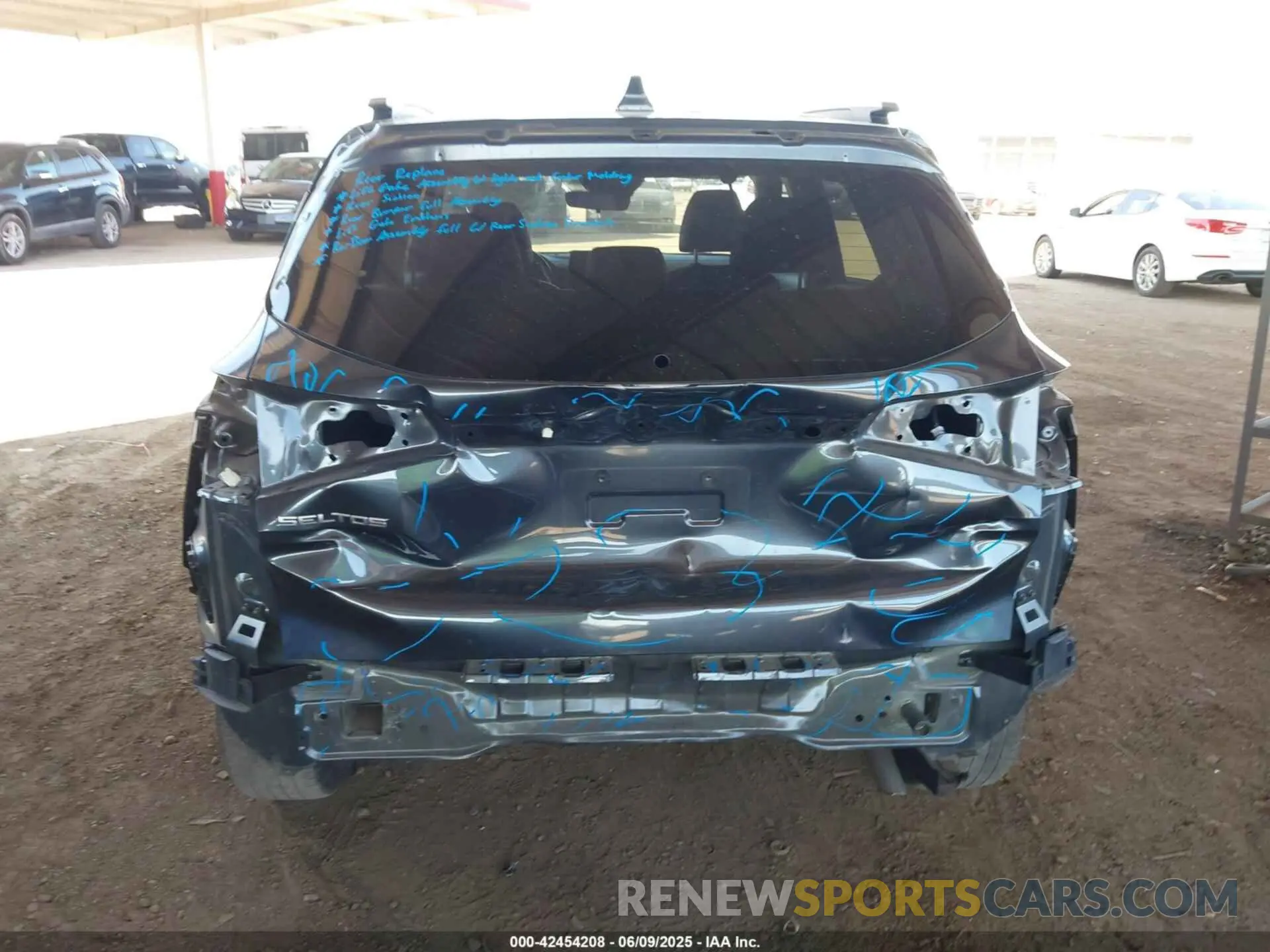 17 Photograph of a damaged car KNDEU2AA1P7387768 KIA SELTOS 2023