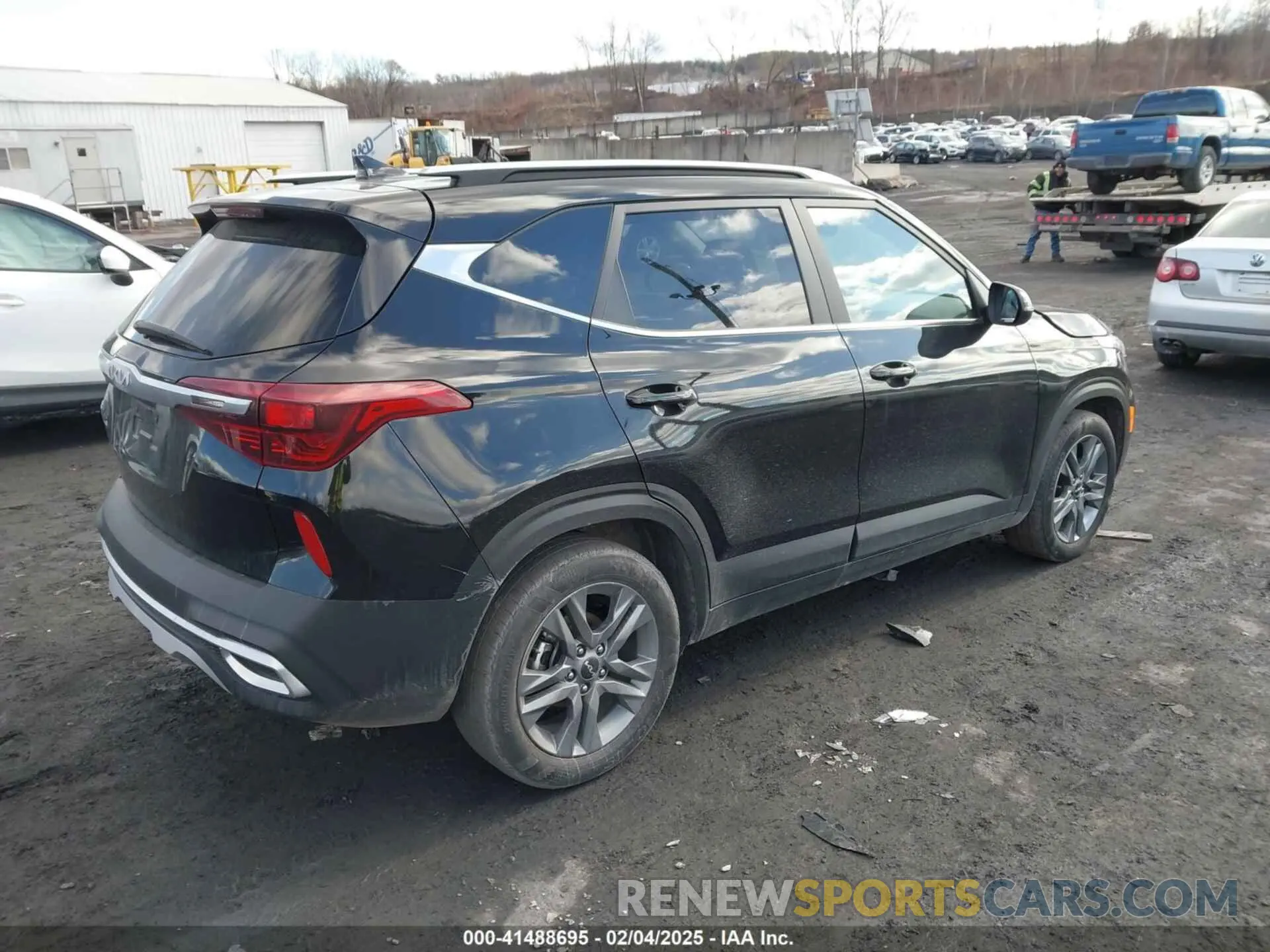 4 Photograph of a damaged car KNDEU2AA1P7395711 KIA SELTOS 2023
