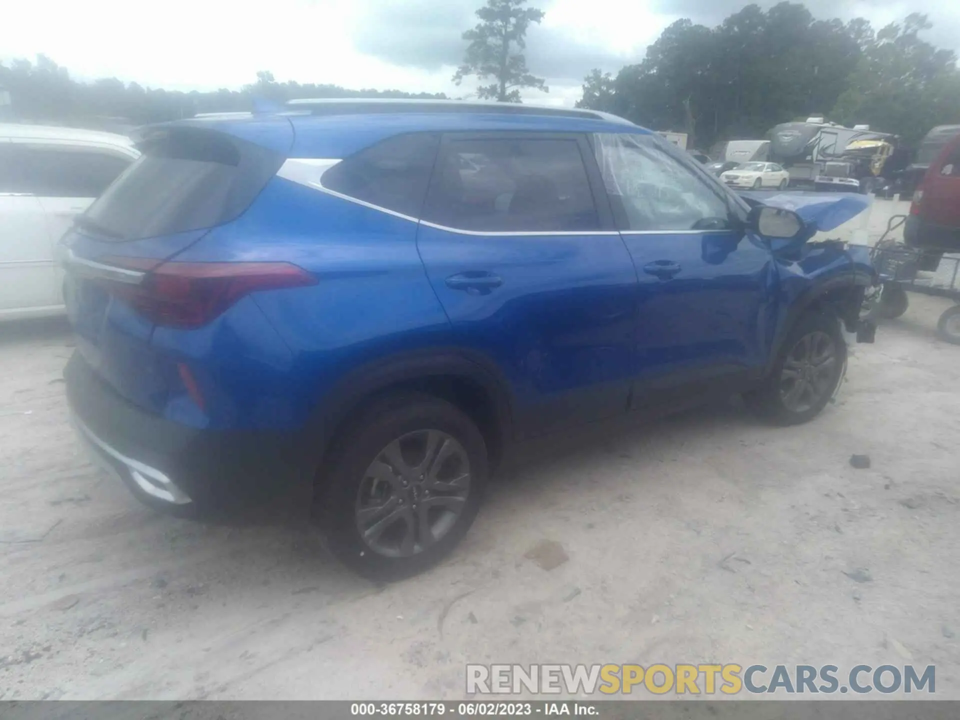 4 Photograph of a damaged car KNDEU2AA1P7423717 KIA SELTOS 2023