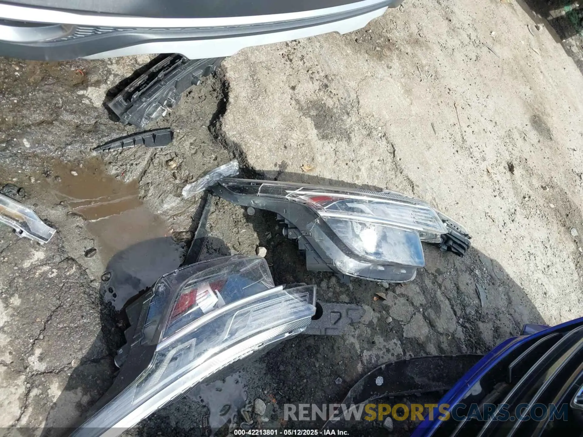 12 Photograph of a damaged car KNDEU2AA1P7432837 KIA SELTOS 2023