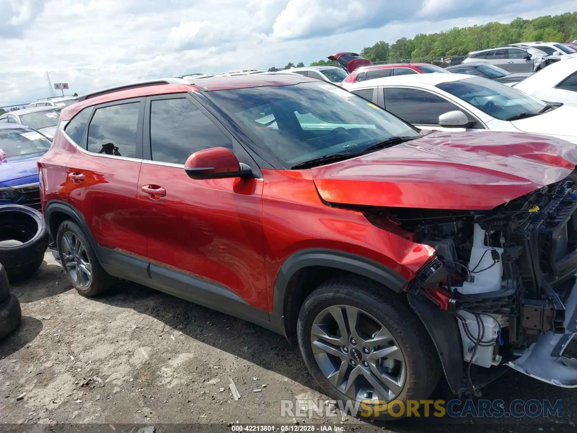 14 Photograph of a damaged car KNDEU2AA1P7432837 KIA SELTOS 2023