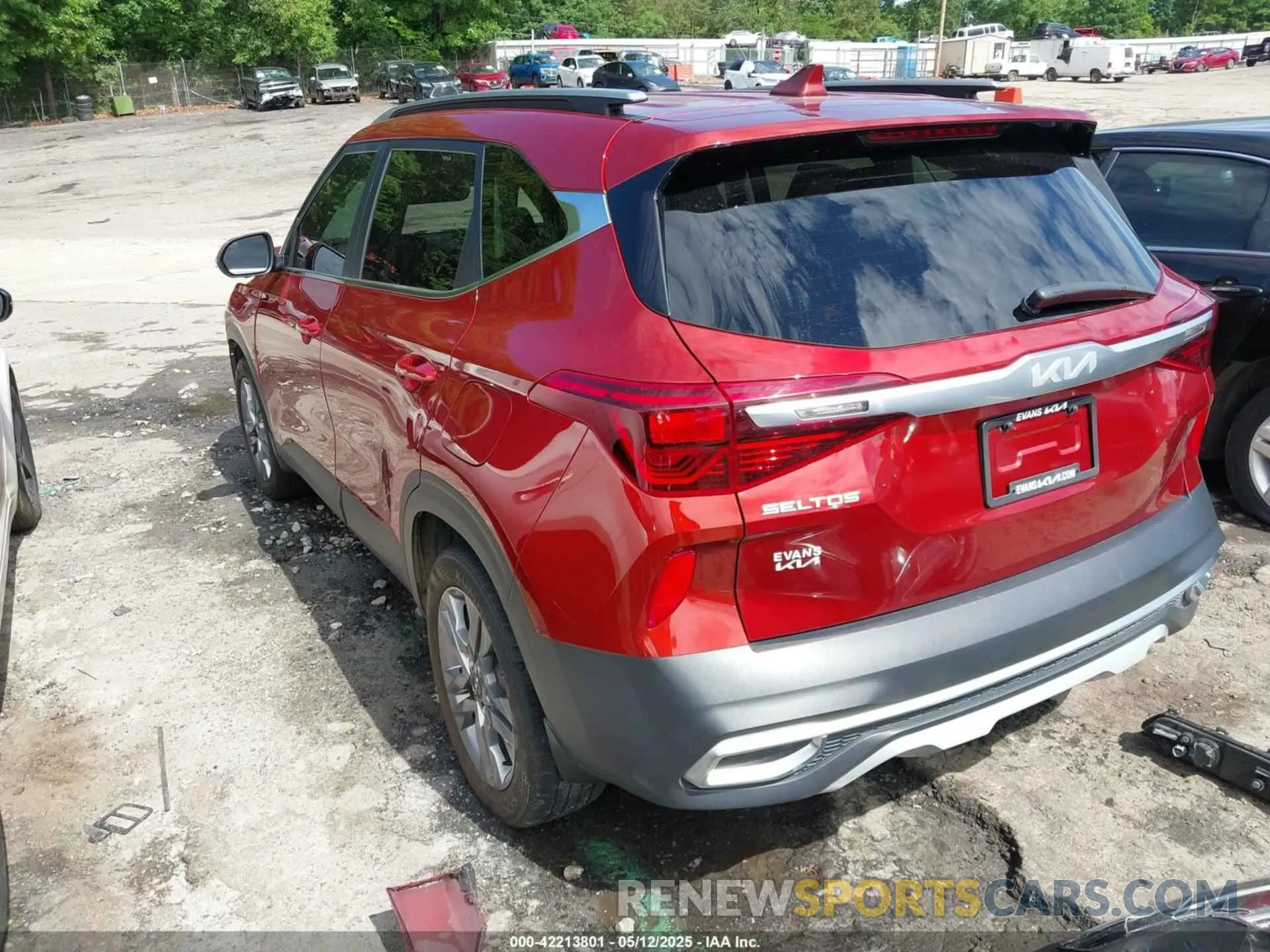 3 Photograph of a damaged car KNDEU2AA1P7432837 KIA SELTOS 2023