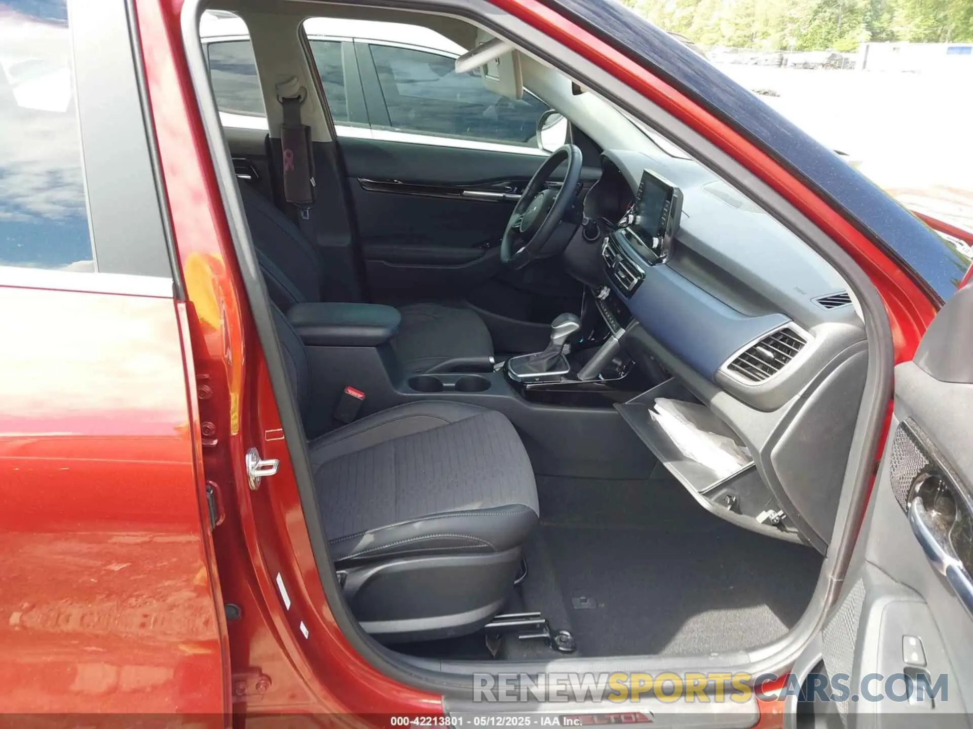 5 Photograph of a damaged car KNDEU2AA1P7432837 KIA SELTOS 2023