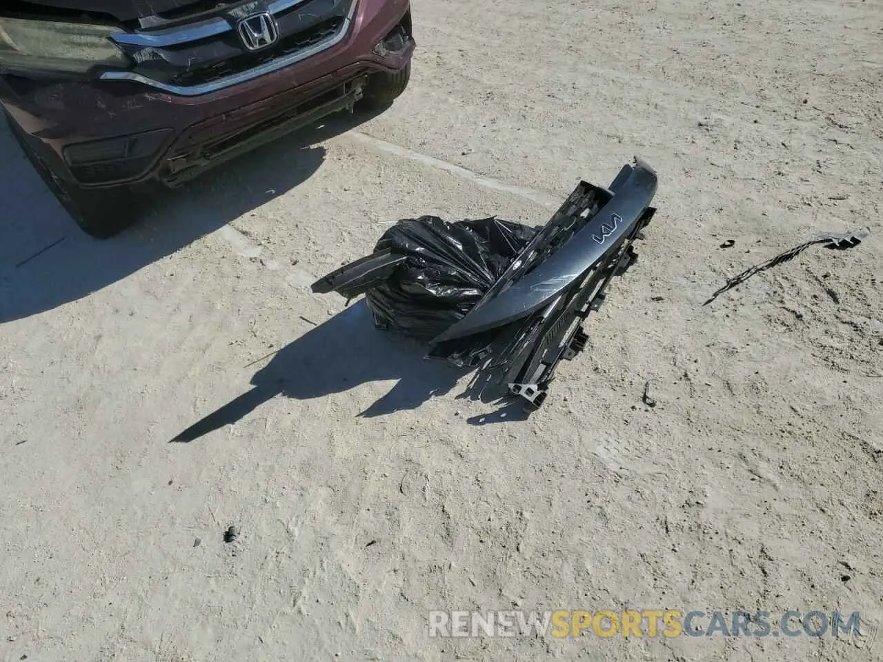 13 Photograph of a damaged car KNDEU2AA2P7377802 KIA SELTOS 2023