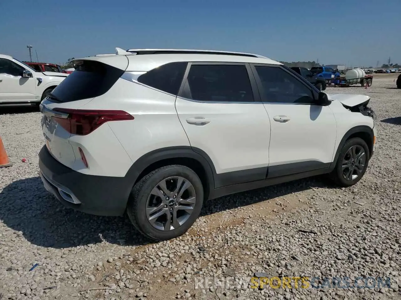 3 Photograph of a damaged car KNDEU2AA2P7425136 KIA SELTOS 2023