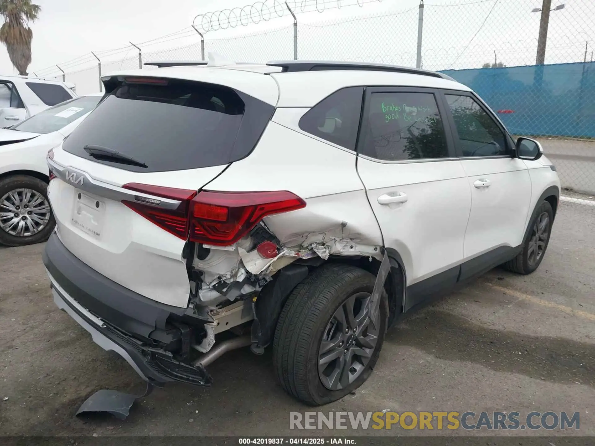 4 Photograph of a damaged car KNDEU2AA3P7371233 KIA SELTOS 2023