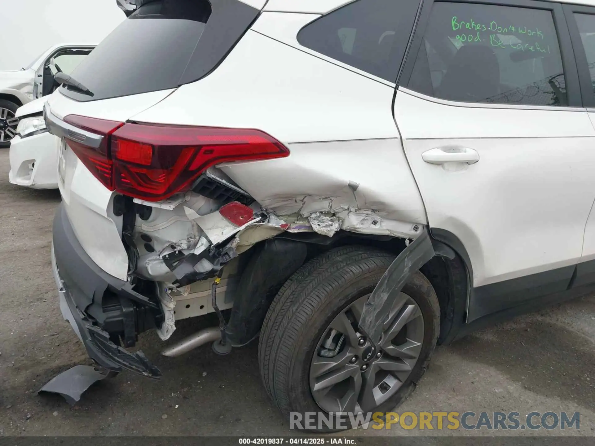 6 Photograph of a damaged car KNDEU2AA3P7371233 KIA SELTOS 2023