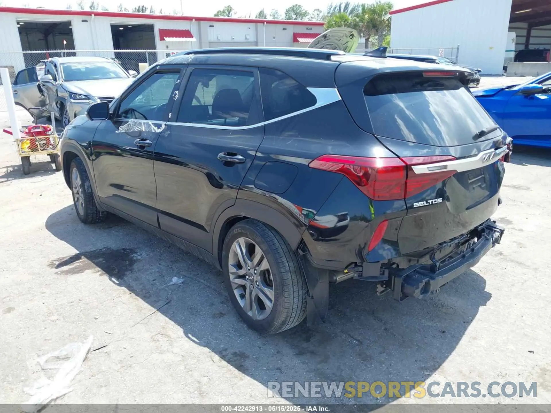3 Photograph of a damaged car KNDEU2AA4P7371547 KIA SELTOS 2023