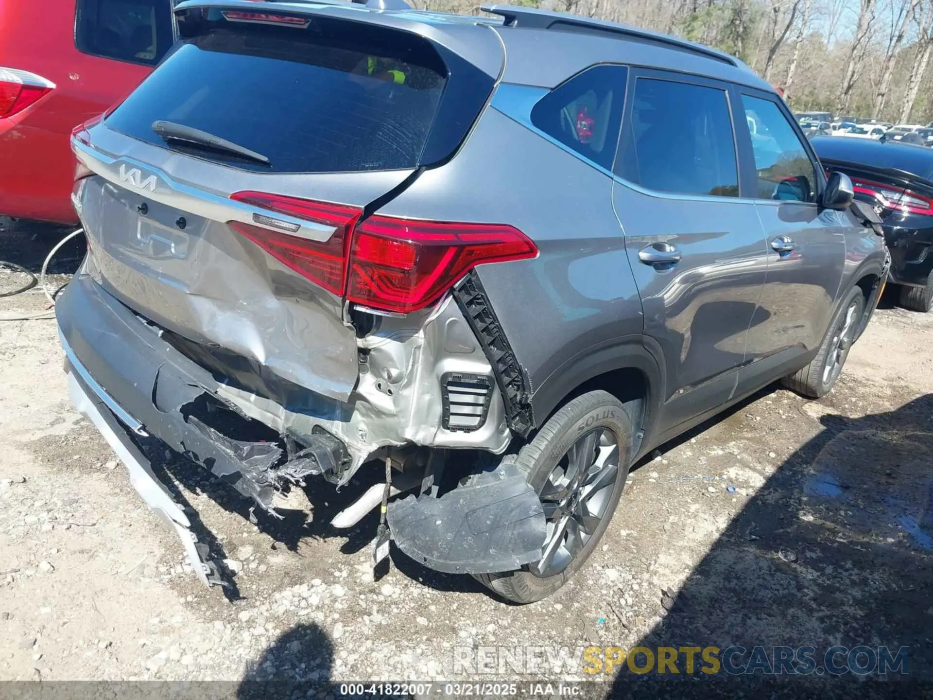 4 Photograph of a damaged car KNDEU2AA6P7369511 KIA SELTOS 2023