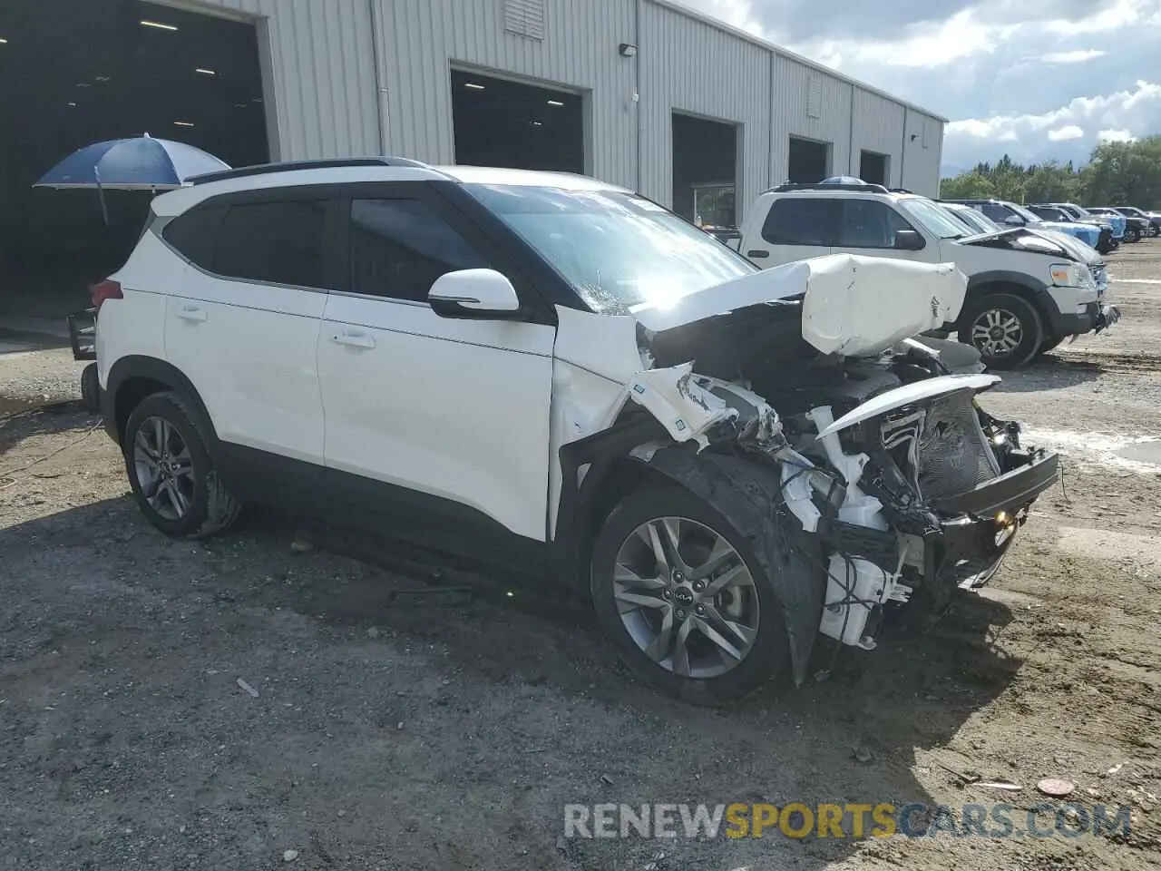 4 Photograph of a damaged car KNDEU2AA6P7433546 KIA SELTOS 2023
