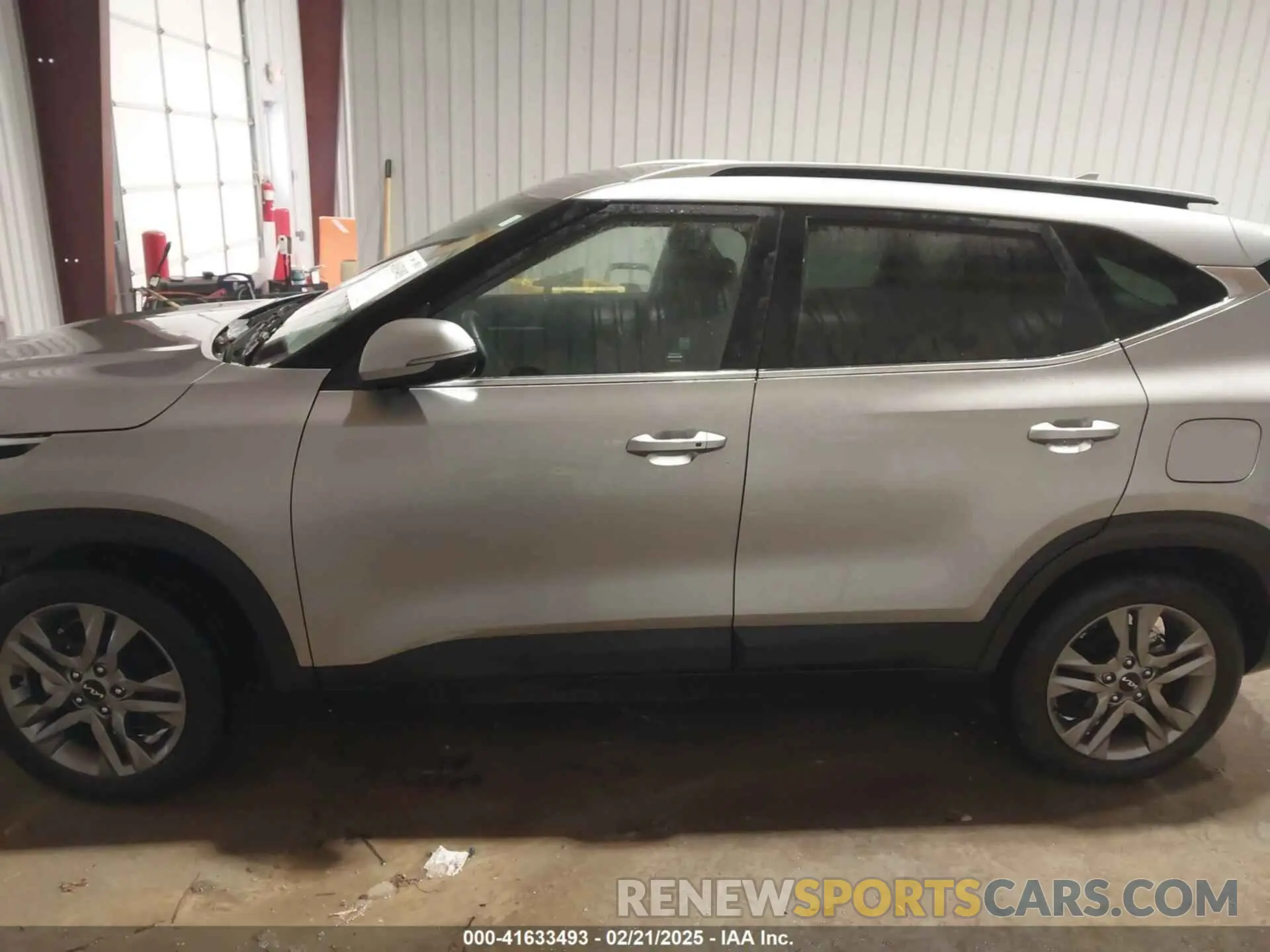 14 Photograph of a damaged car KNDEU2AA7P7418568 KIA SELTOS 2023
