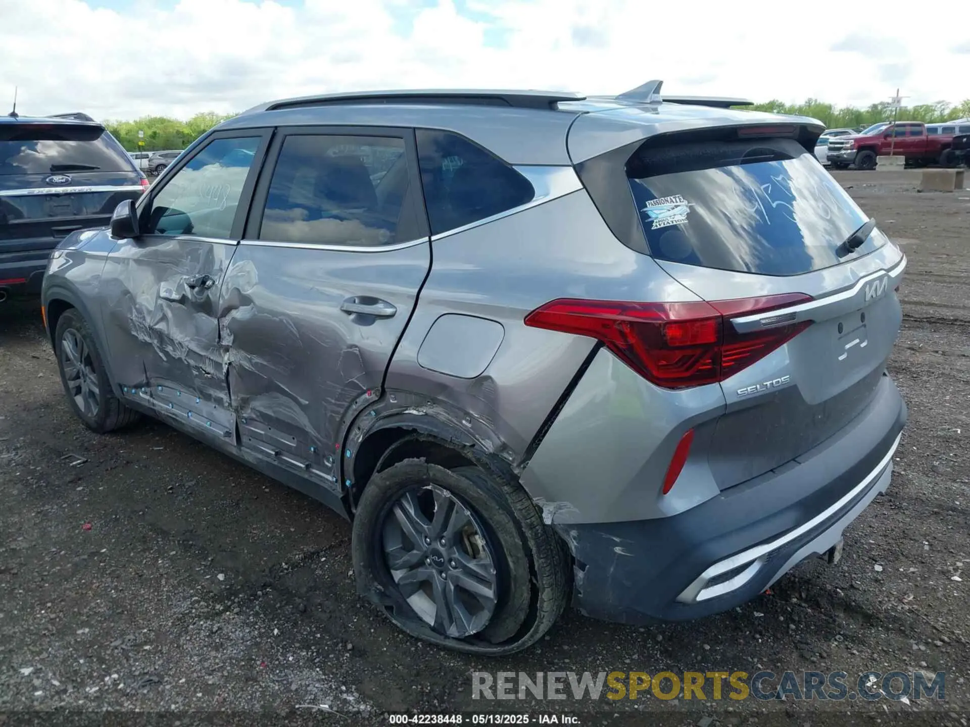 3 Photograph of a damaged car KNDEU2AA7P7457600 KIA SELTOS 2023