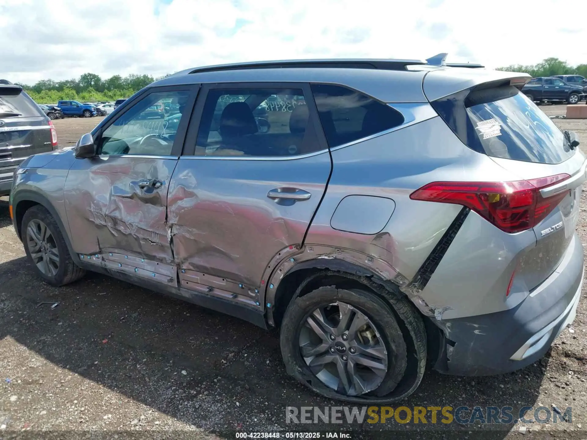 6 Photograph of a damaged car KNDEU2AA7P7457600 KIA SELTOS 2023