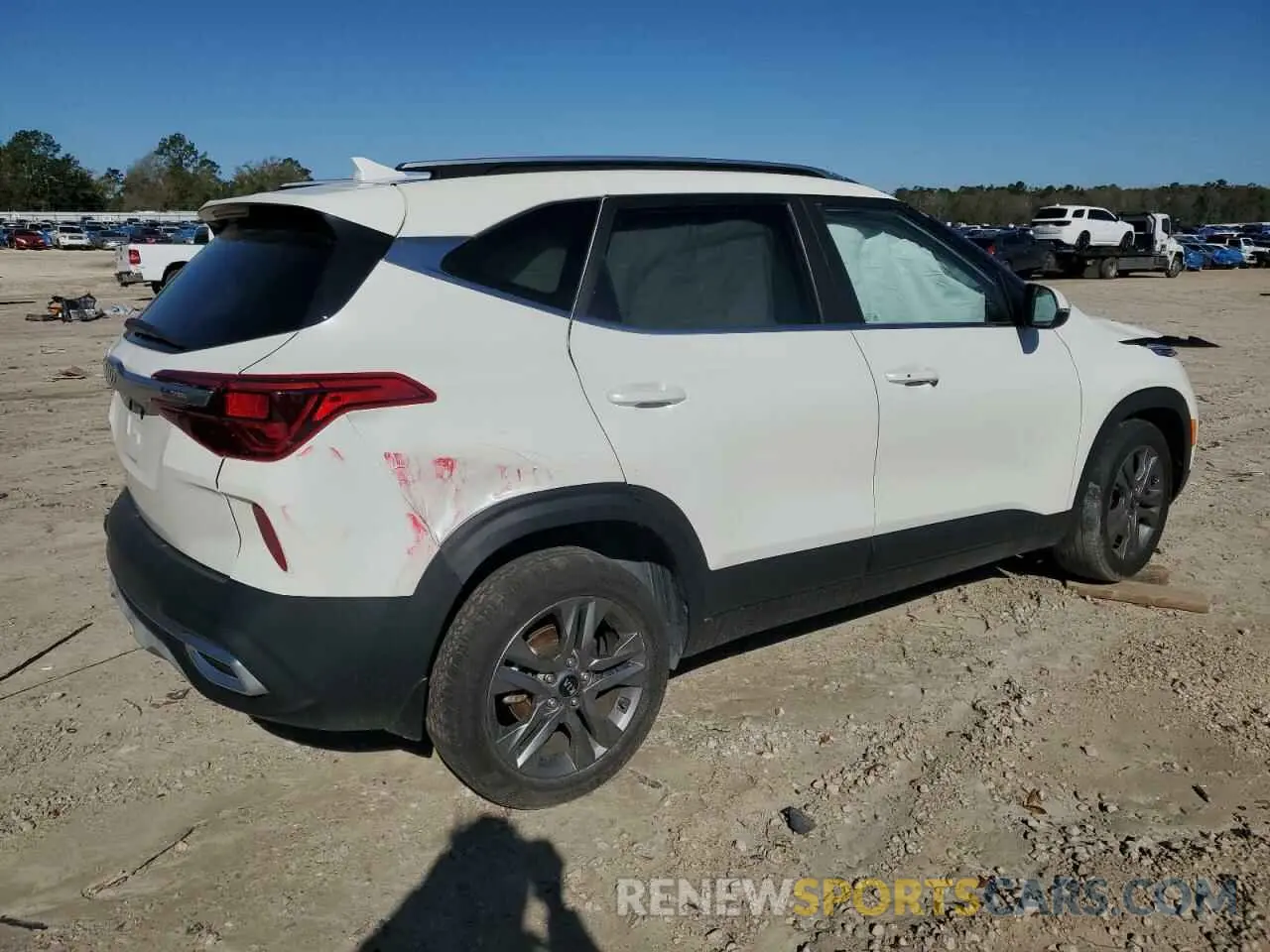 3 Photograph of a damaged car KNDEU2AA8P7377920 KIA SELTOS 2023