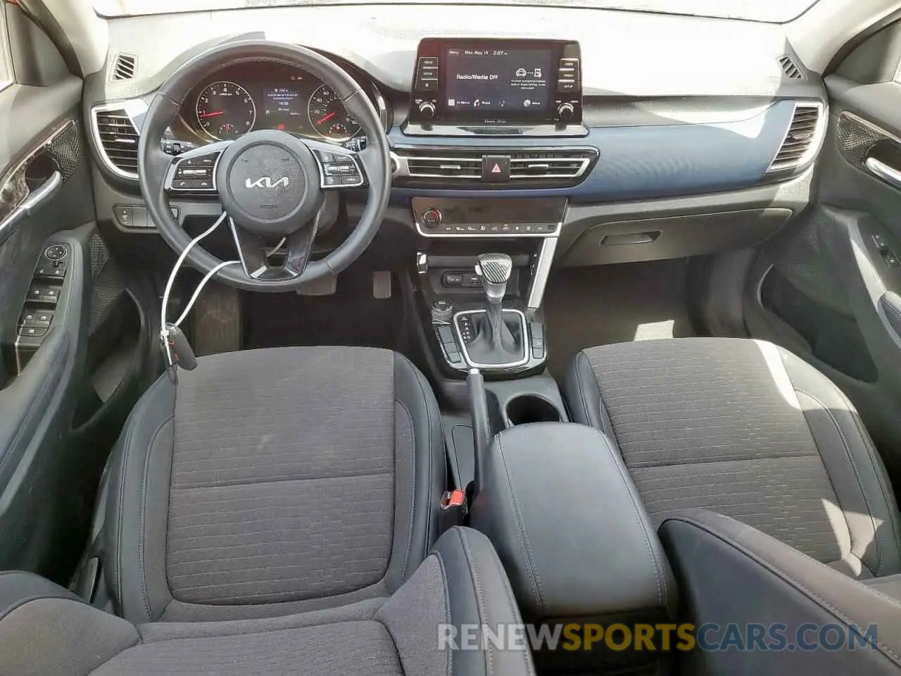 8 Photograph of a damaged car KNDEU2AAXP7373786 KIA SELTOS 2023