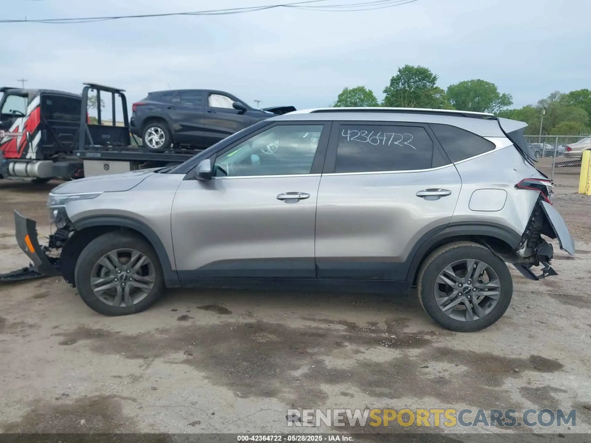 13 Photograph of a damaged car KNDEU2AAXP7429127 KIA SELTOS 2023