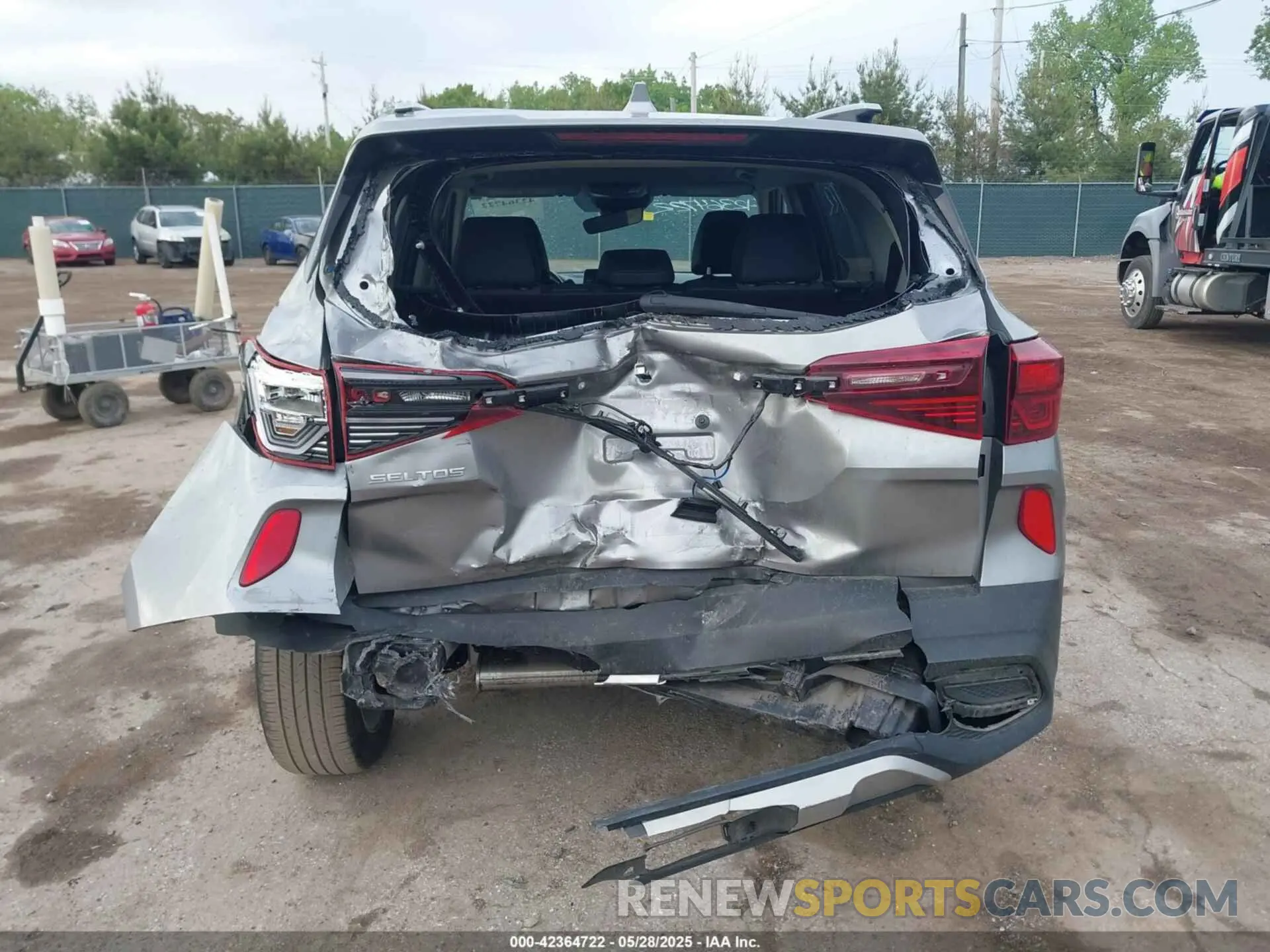 15 Photograph of a damaged car KNDEU2AAXP7429127 KIA SELTOS 2023