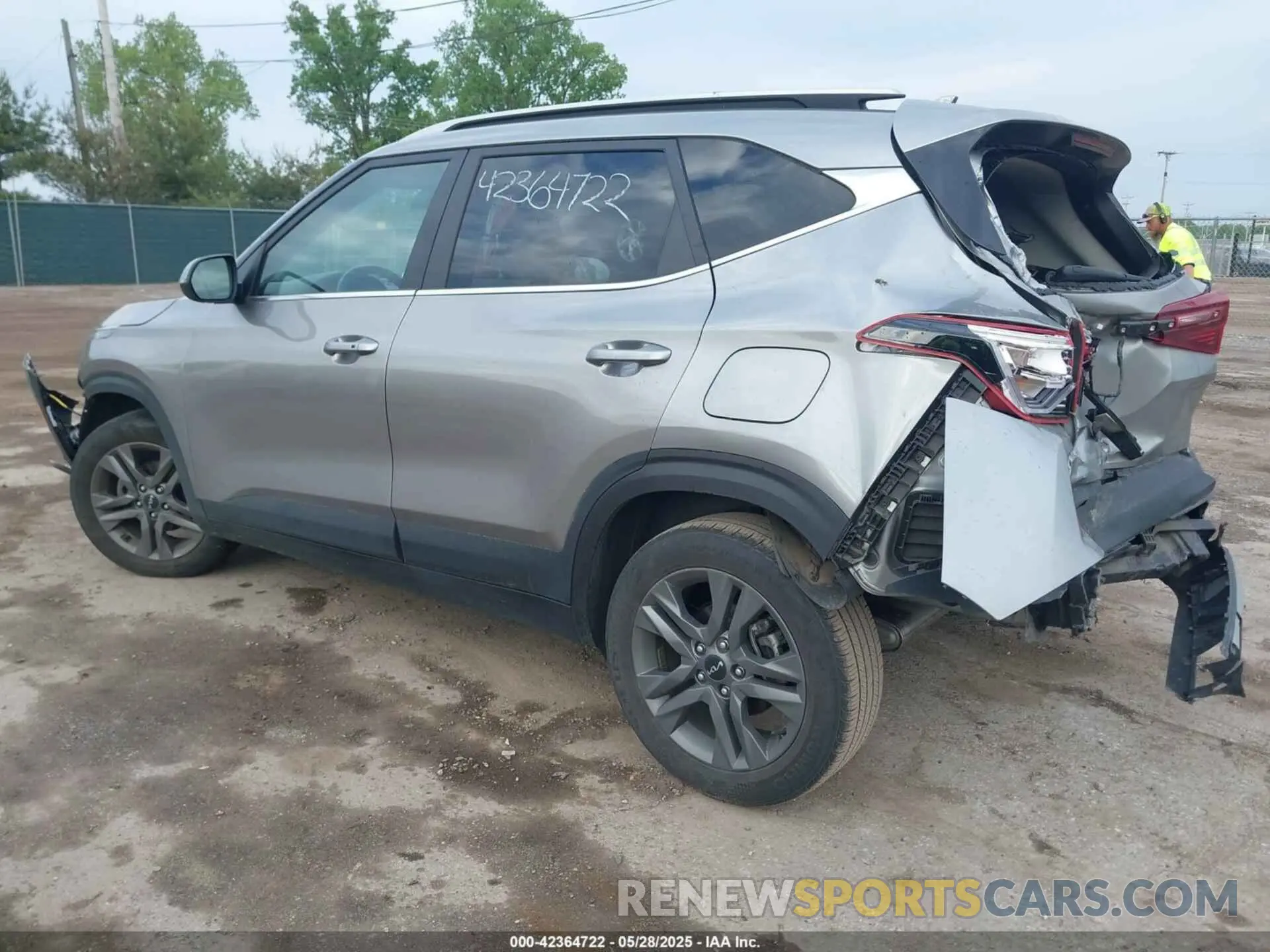 3 Photograph of a damaged car KNDEU2AAXP7429127 KIA SELTOS 2023