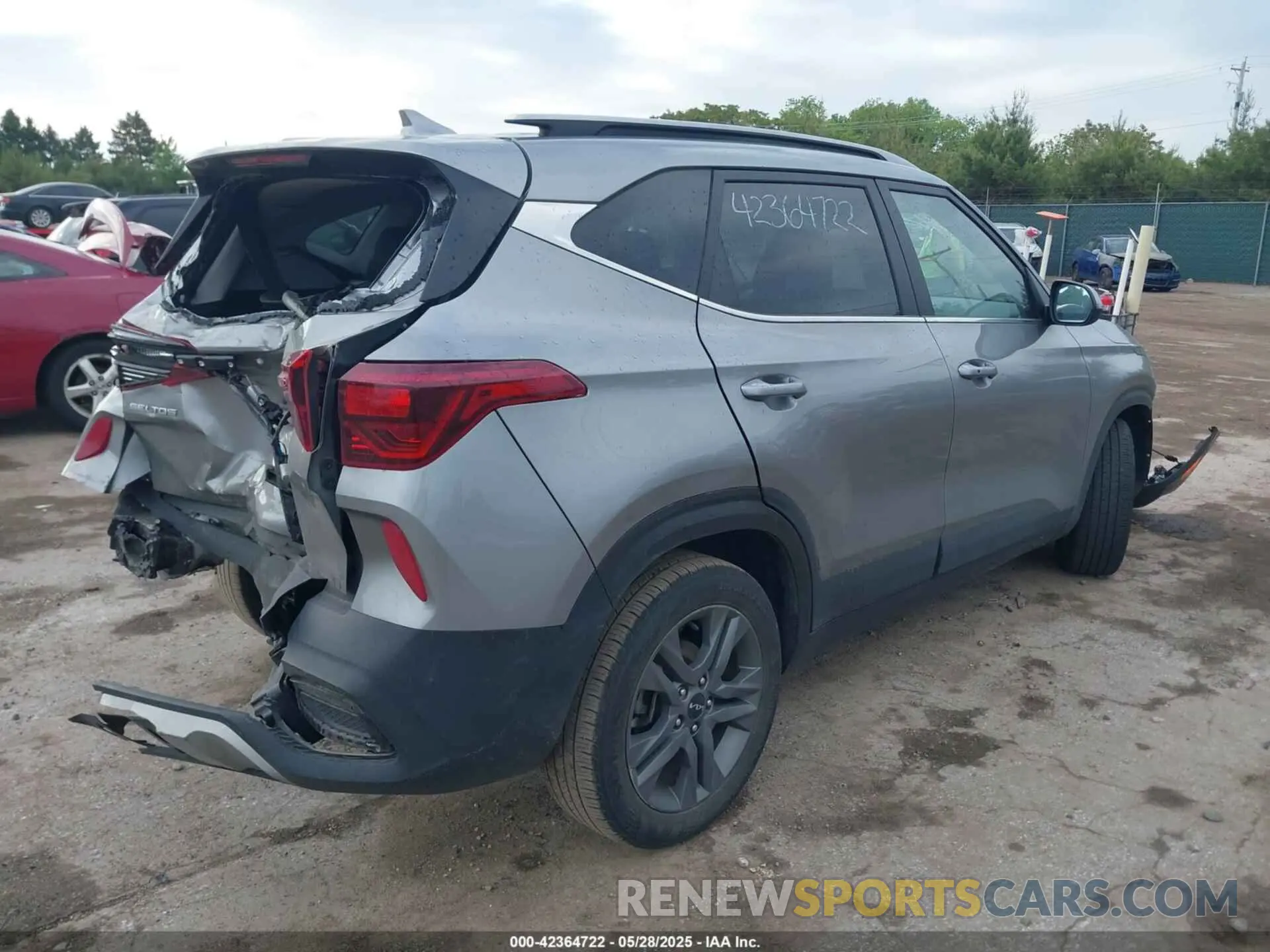 4 Photograph of a damaged car KNDEU2AAXP7429127 KIA SELTOS 2023