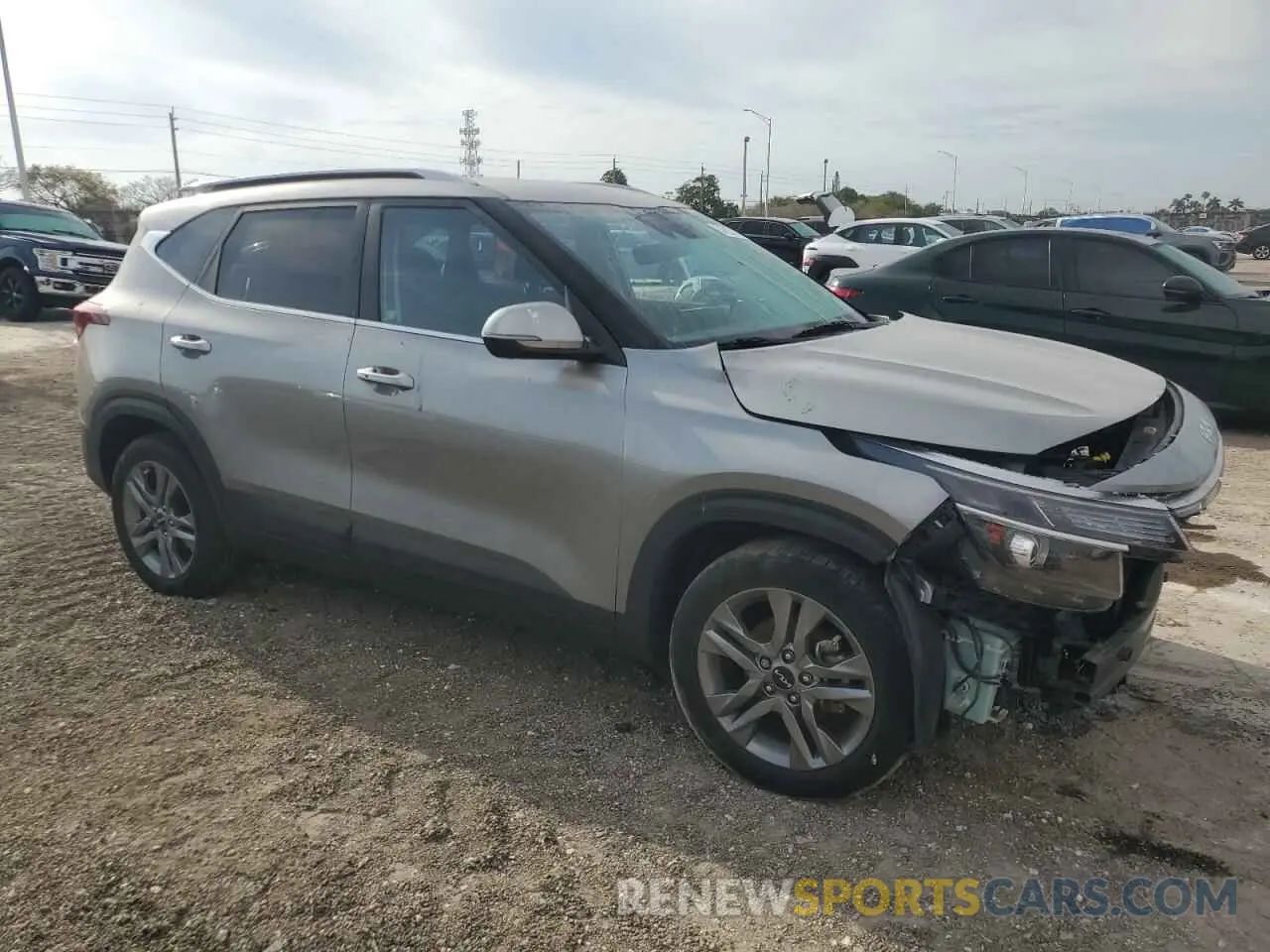 4 Photograph of a damaged car KNDEU2AAXP7432674 KIA SELTOS 2023