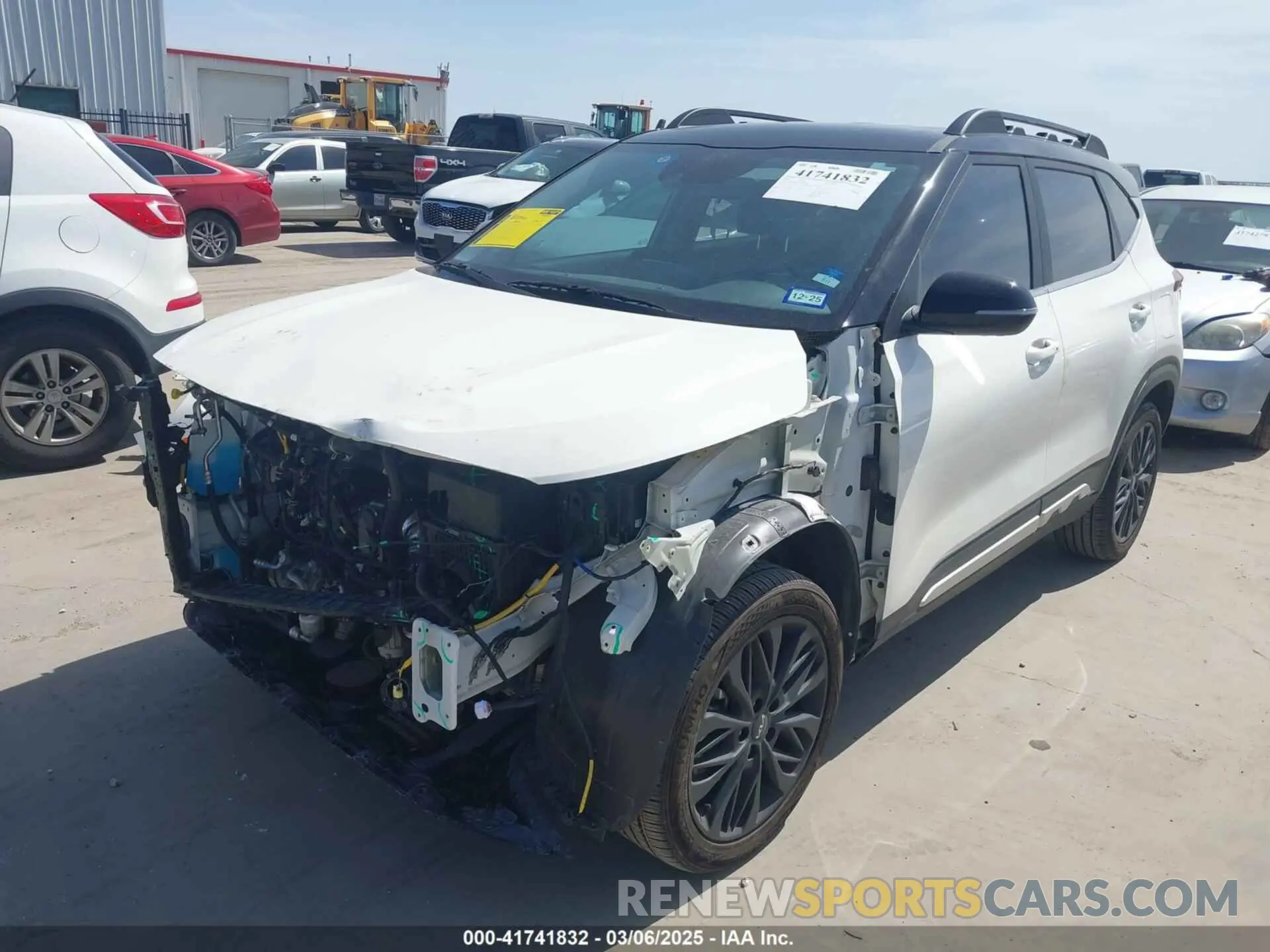 2 Photograph of a damaged car KNDEUCA21P7402056 KIA SELTOS 2023
