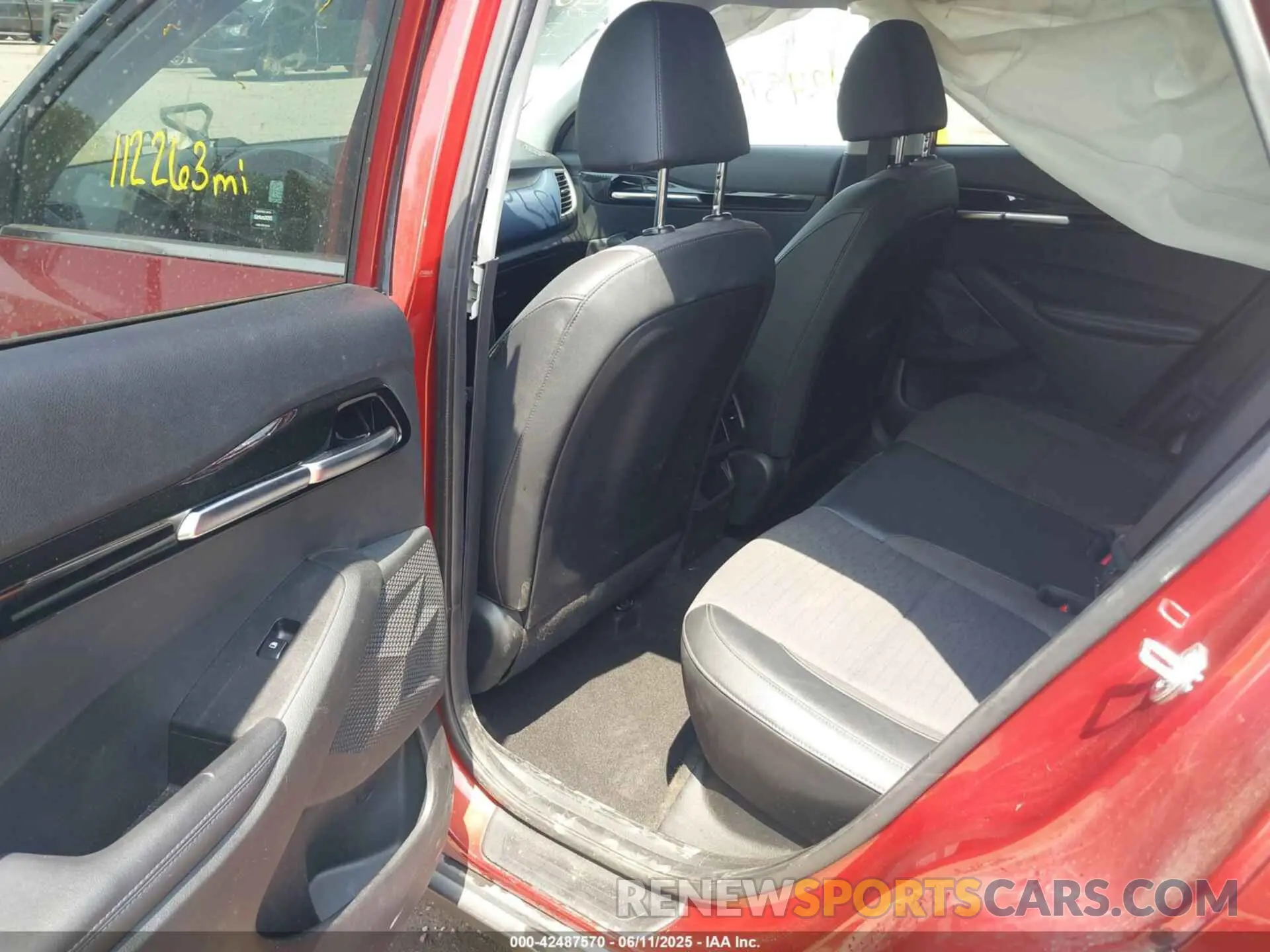 8 Photograph of a damaged car KNDEUCA21P7418631 KIA SELTOS 2023