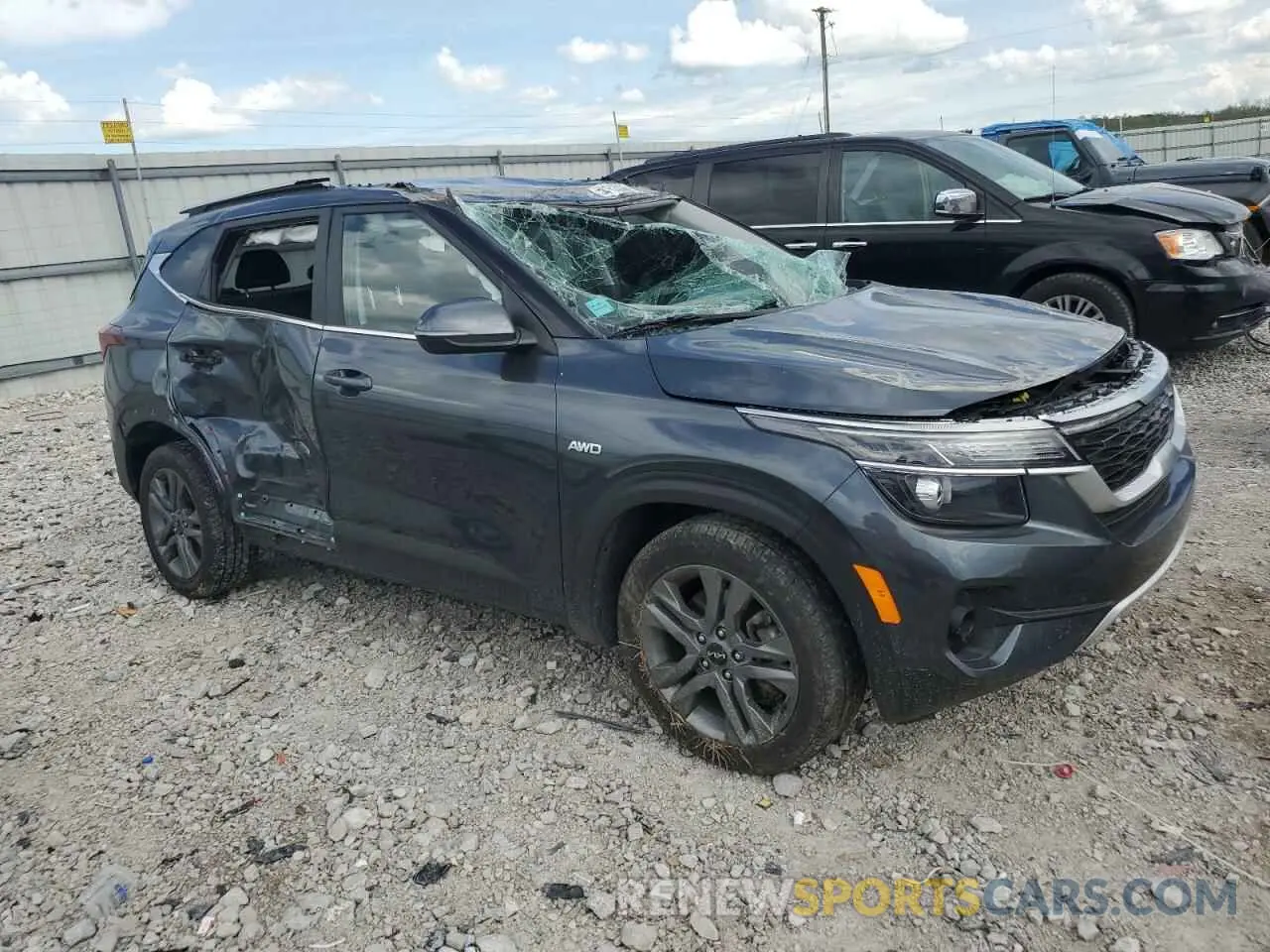 4 Photograph of a damaged car KNDEUCAA5P7395877 KIA SELTOS 2023