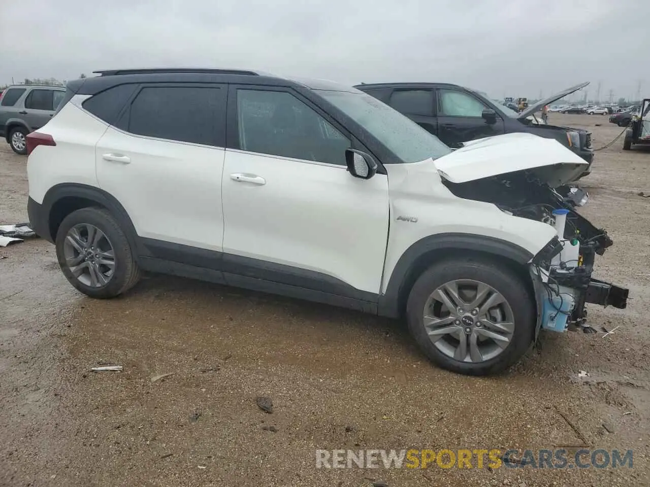 4 Photograph of a damaged car KNDEUCAA6P7412900 KIA SELTOS 2023