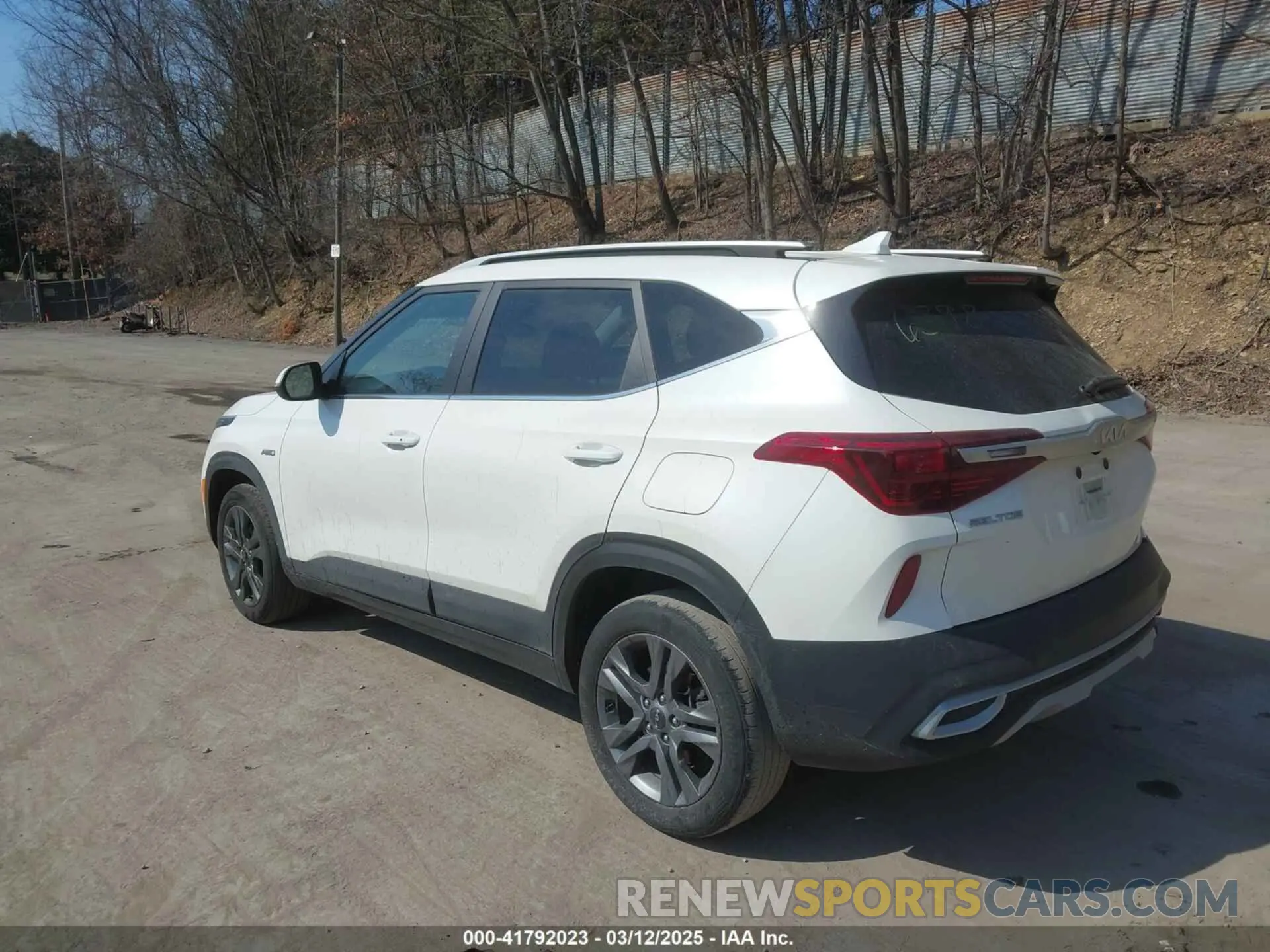 3 Photograph of a damaged car KNDEUCAA8P7376398 KIA SELTOS 2023