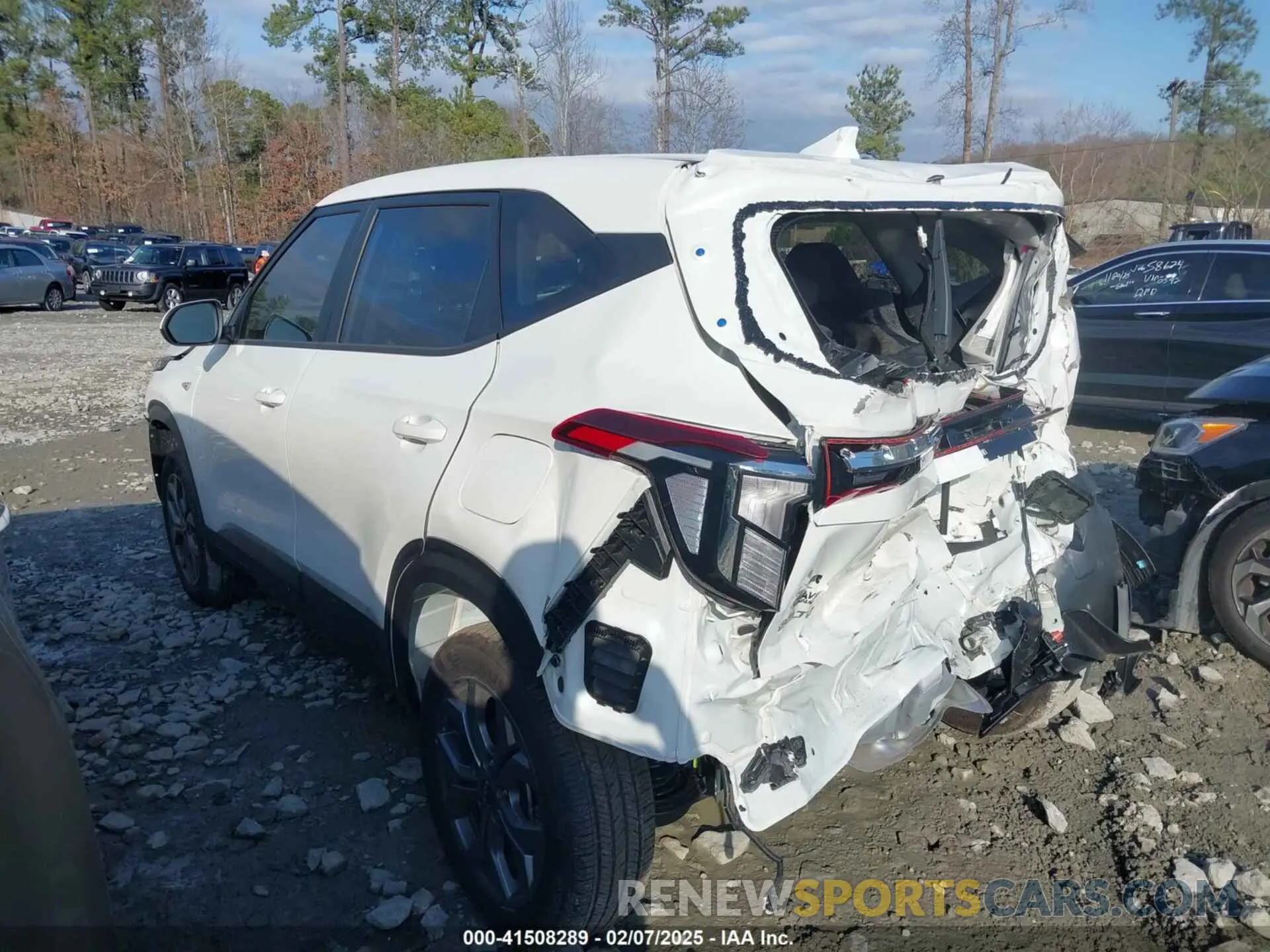 14 Photograph of a damaged car KNDEPCAA1R7664077 KIA SELTOS 2024