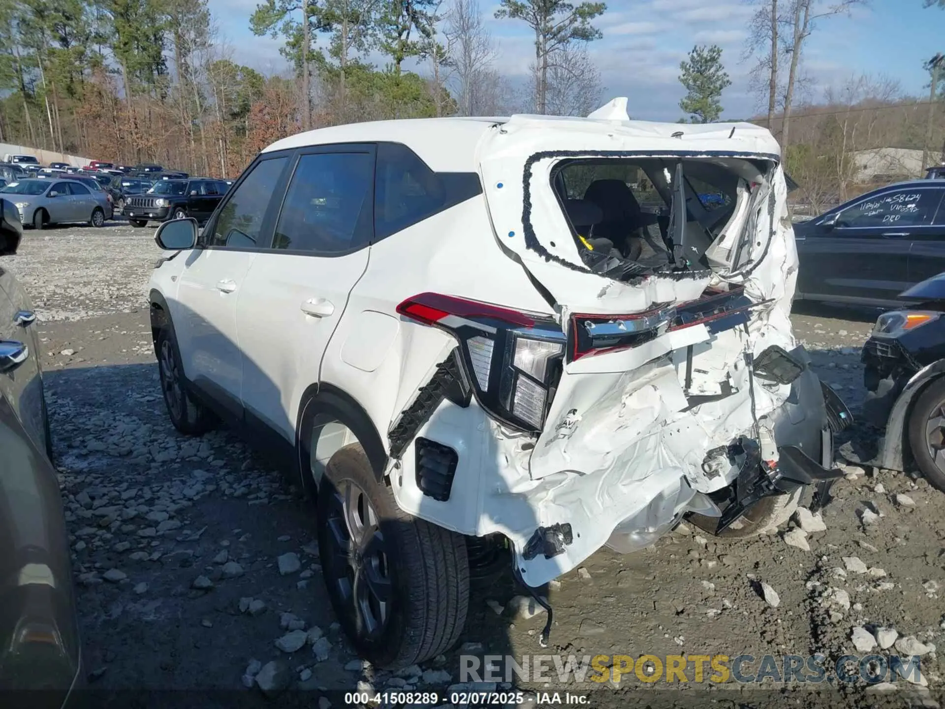 3 Photograph of a damaged car KNDEPCAA1R7664077 KIA SELTOS 2024