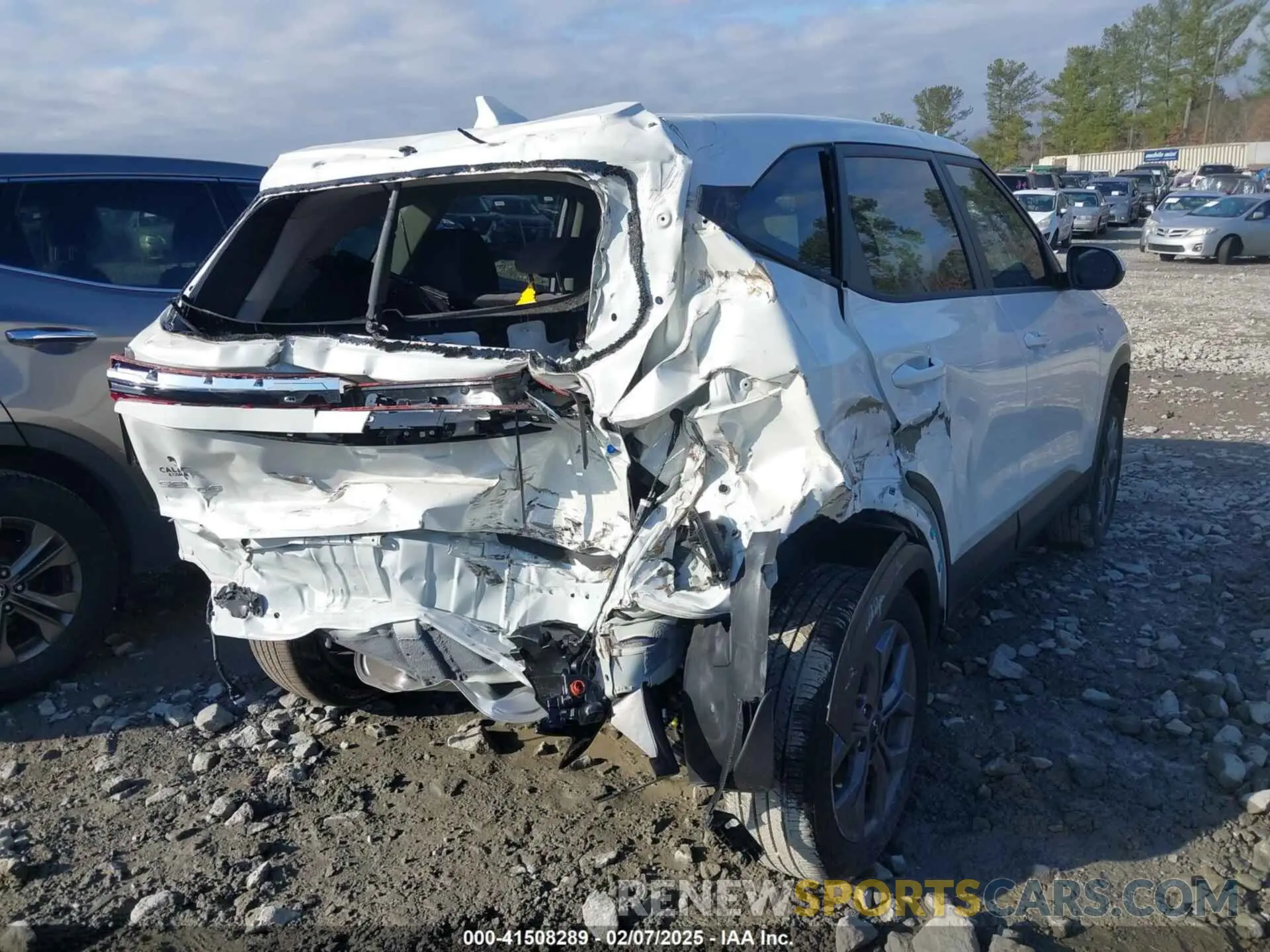 4 Photograph of a damaged car KNDEPCAA1R7664077 KIA SELTOS 2024