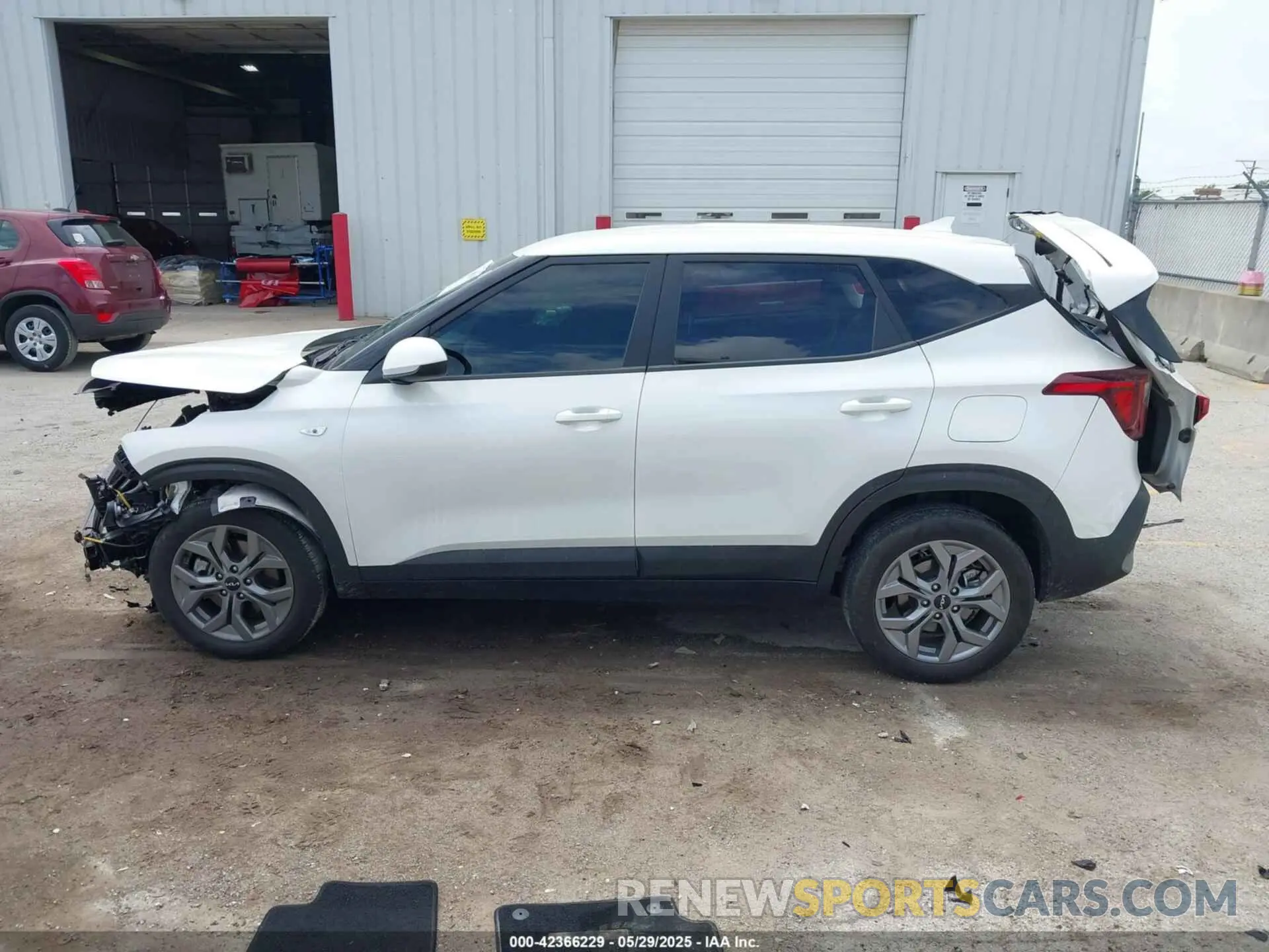 14 Photograph of a damaged car KNDEPCAA2R7482131 KIA SELTOS 2024