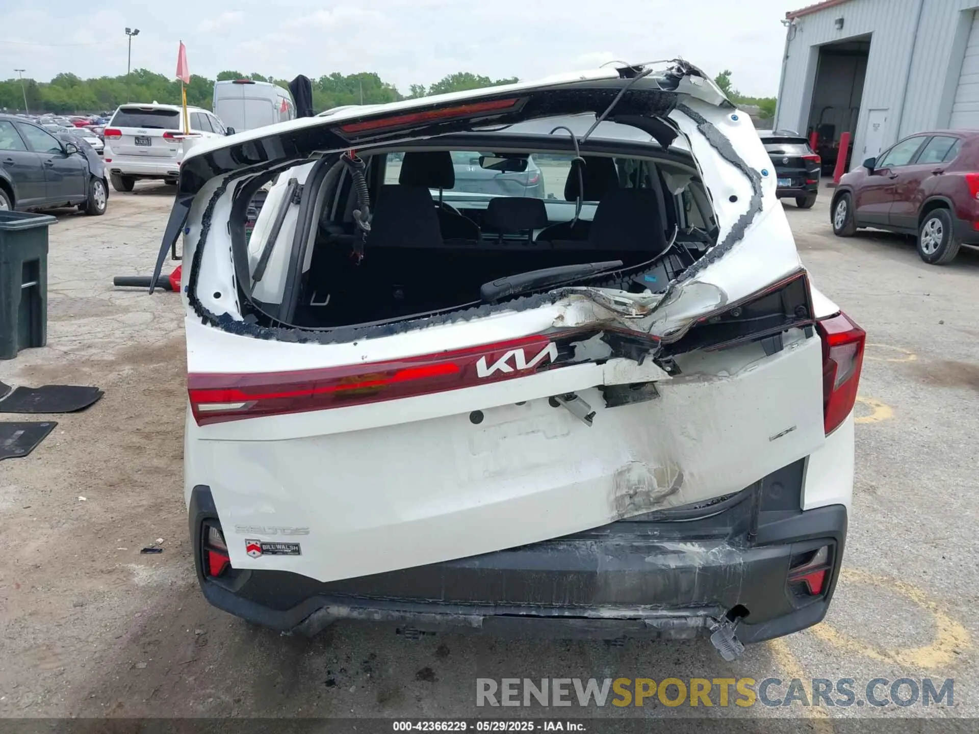 16 Photograph of a damaged car KNDEPCAA2R7482131 KIA SELTOS 2024