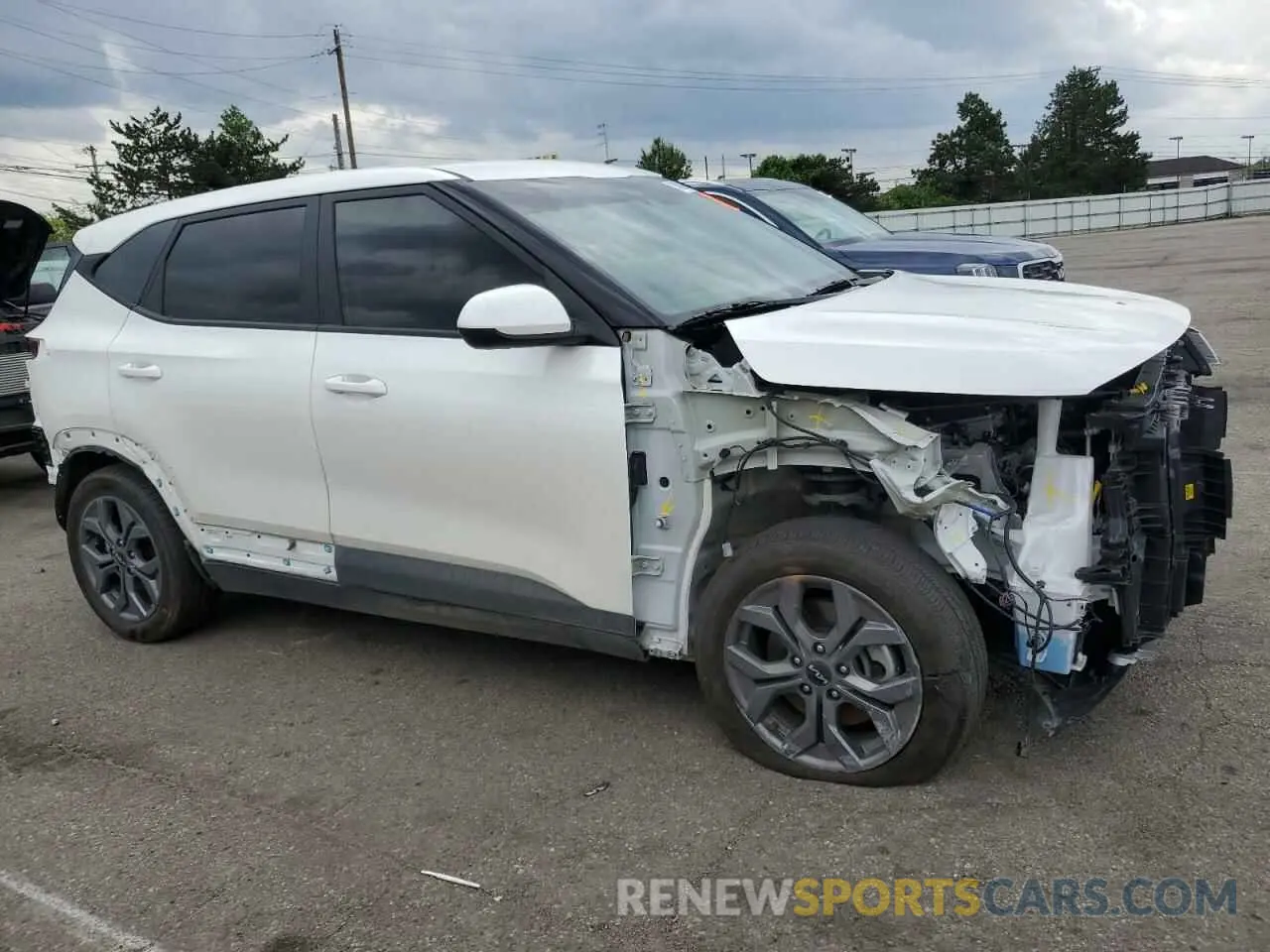 4 Photograph of a damaged car KNDEPCAA2R7550119 KIA SELTOS 2024