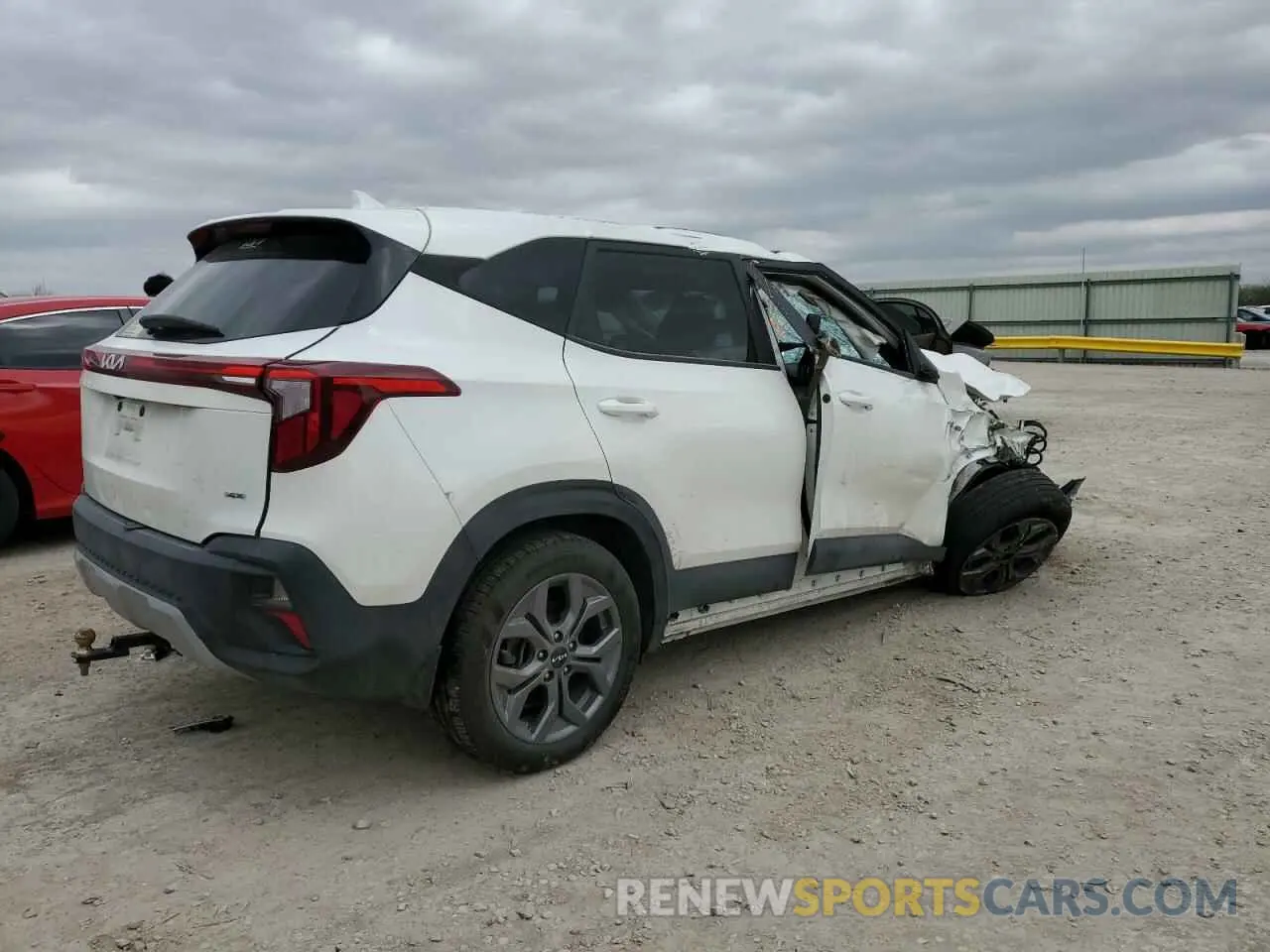 3 Photograph of a damaged car KNDEPCAA2R7553716 KIA SELTOS 2024