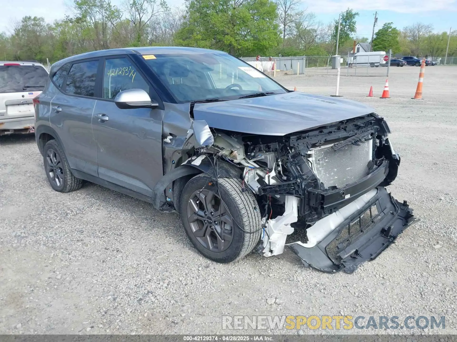 1 Photograph of a damaged car KNDEPCAA2R7636210 KIA SELTOS 2024