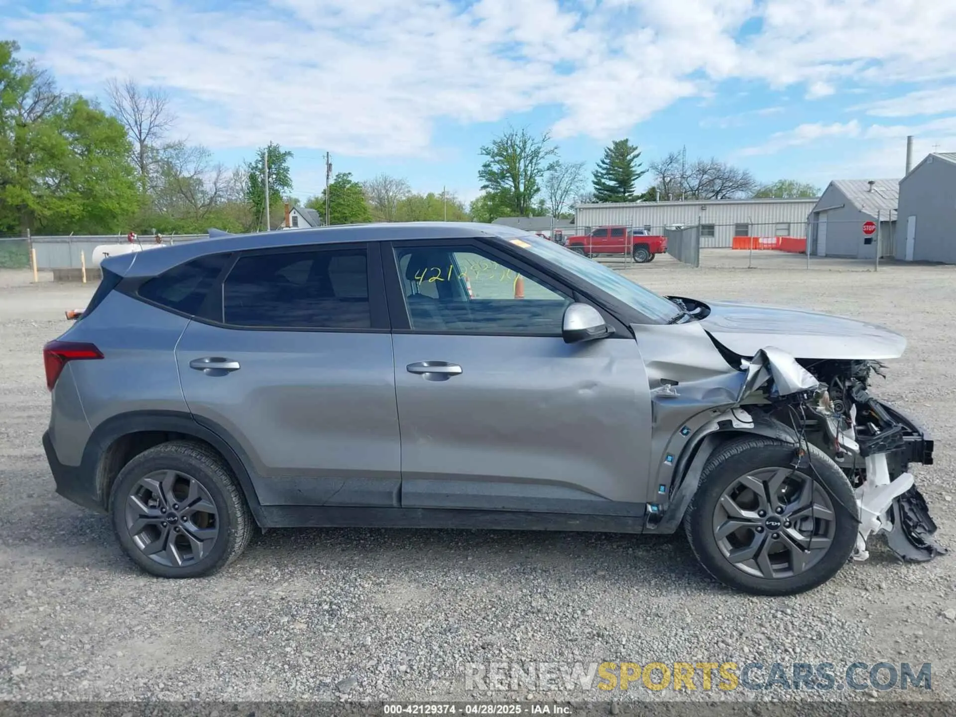14 Photograph of a damaged car KNDEPCAA2R7636210 KIA SELTOS 2024