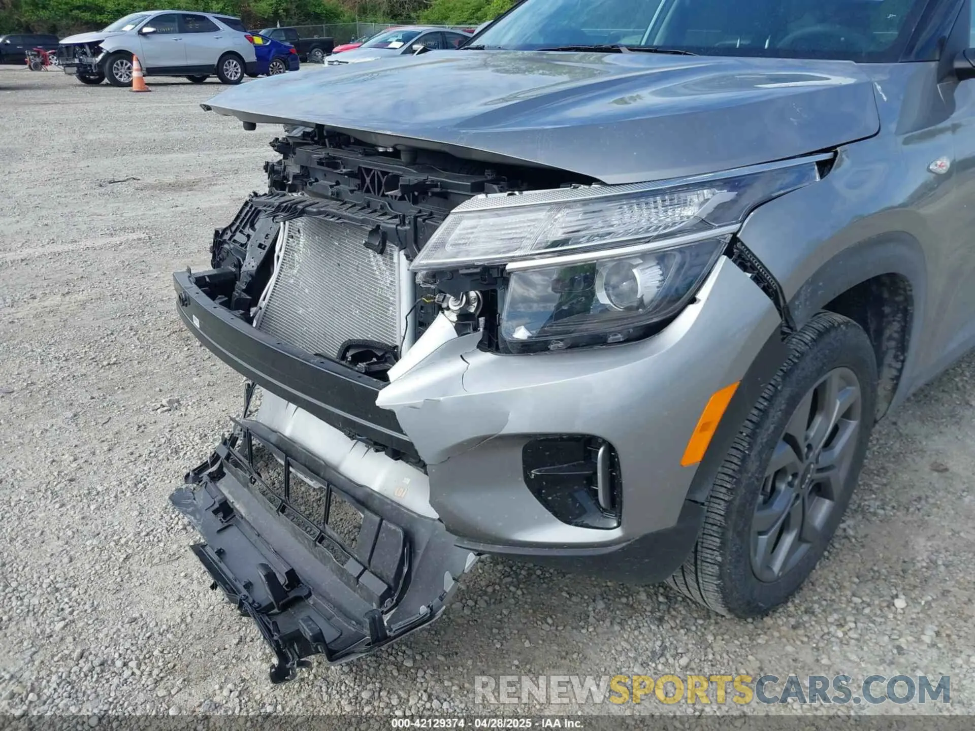19 Photograph of a damaged car KNDEPCAA2R7636210 KIA SELTOS 2024
