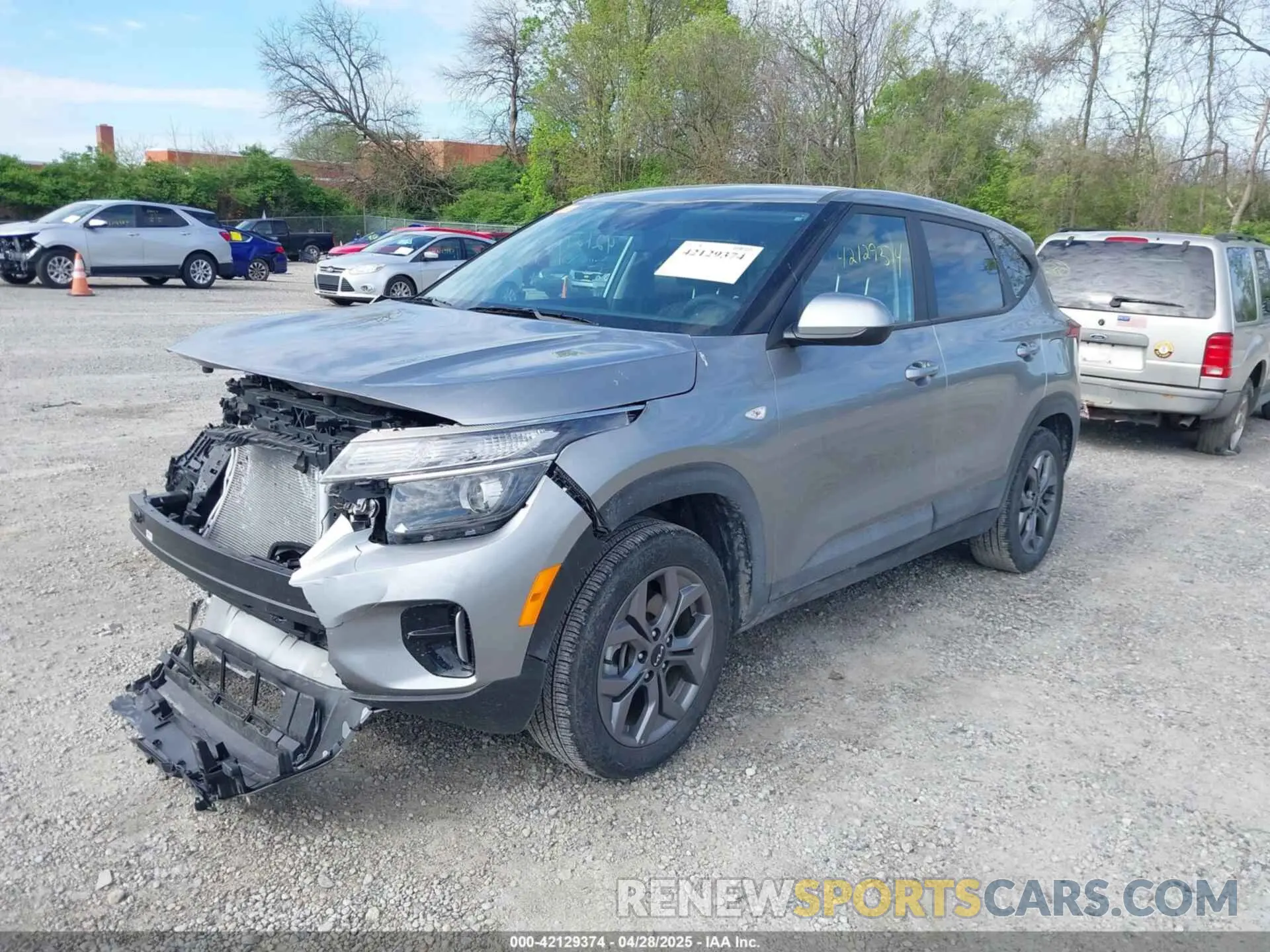 2 Photograph of a damaged car KNDEPCAA2R7636210 KIA SELTOS 2024