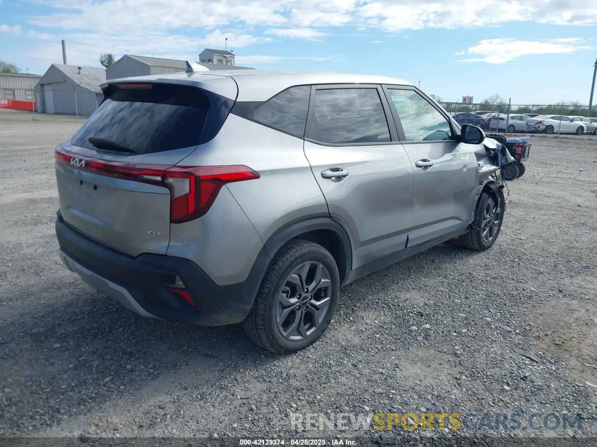 4 Photograph of a damaged car KNDEPCAA2R7636210 KIA SELTOS 2024