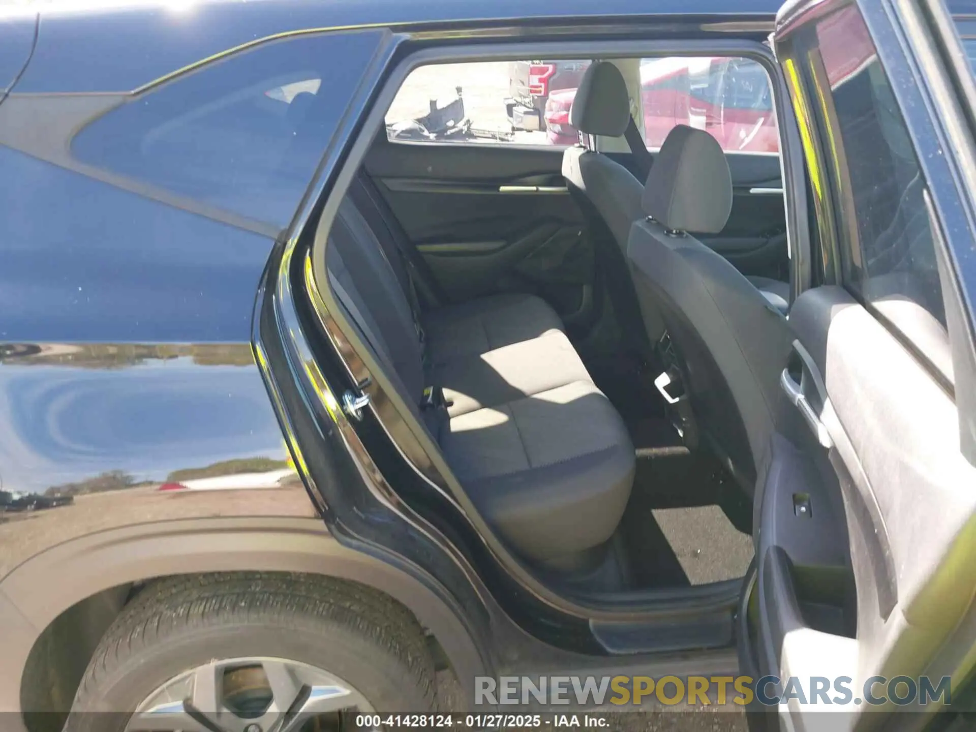 8 Photograph of a damaged car KNDEPCAA4R7583574 KIA SELTOS 2024