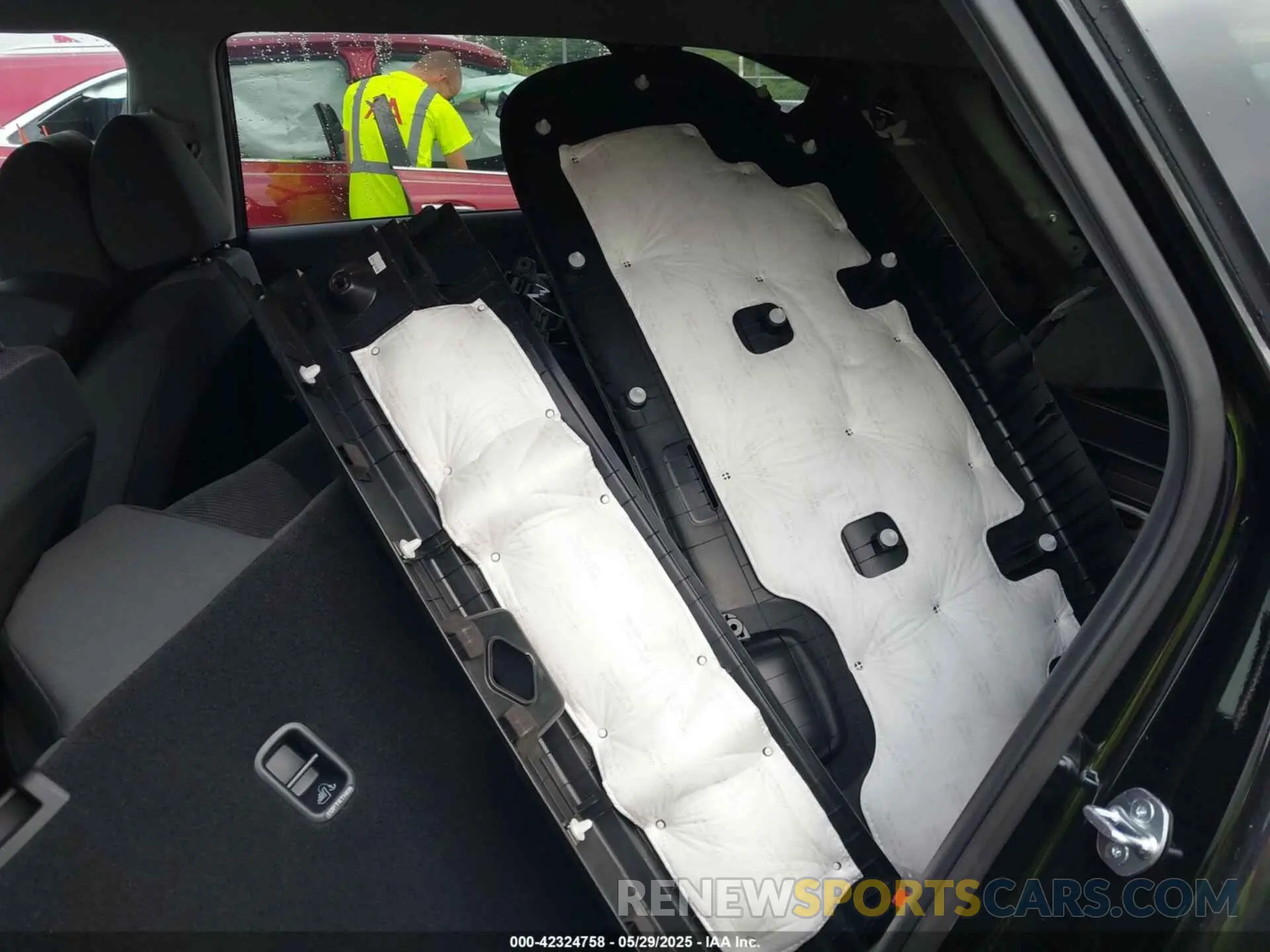 17 Photograph of a damaged car KNDEPCAA5R7667130 KIA SELTOS 2024