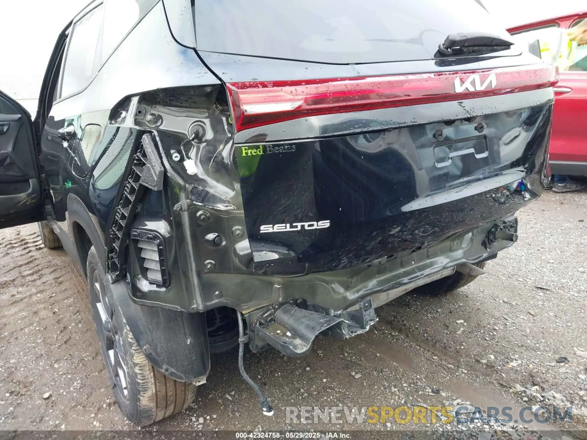 6 Photograph of a damaged car KNDEPCAA5R7667130 KIA SELTOS 2024